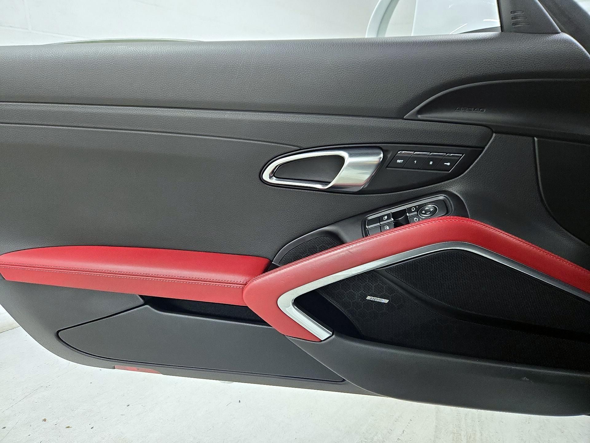 Thumbnail: 2017 Porsche 718 Cayman - 12