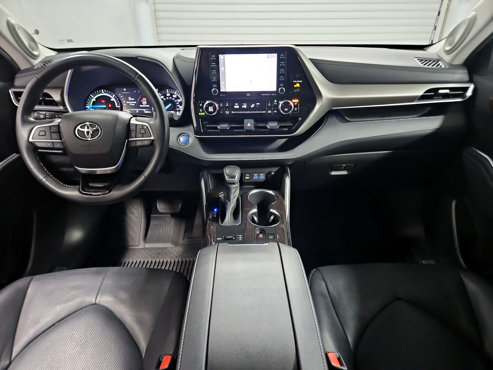 Thumbnail: 2022 Toyota Highlander - 9