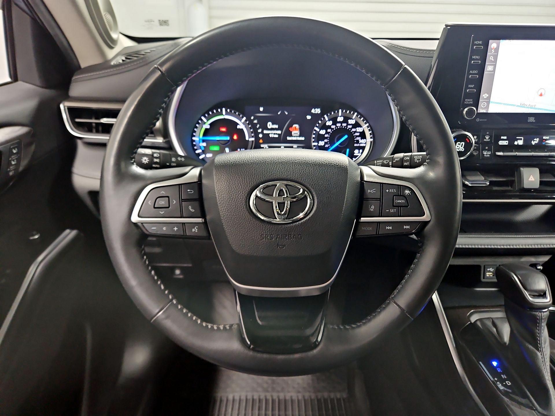 Thumbnail: 2022 Toyota Highlander - 10