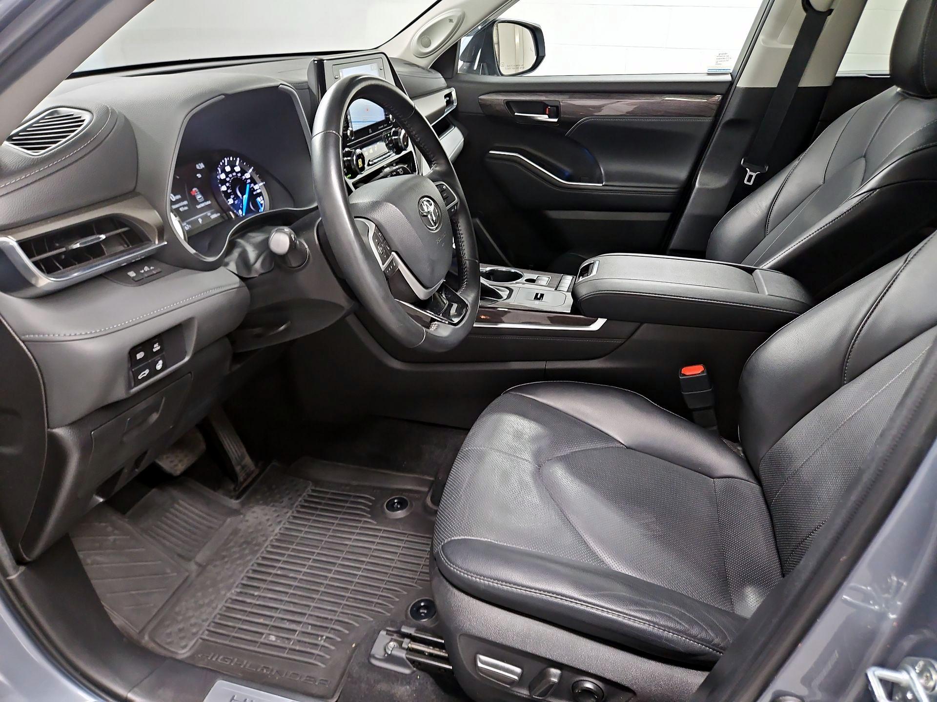 Thumbnail: 2022 Toyota Highlander - 11