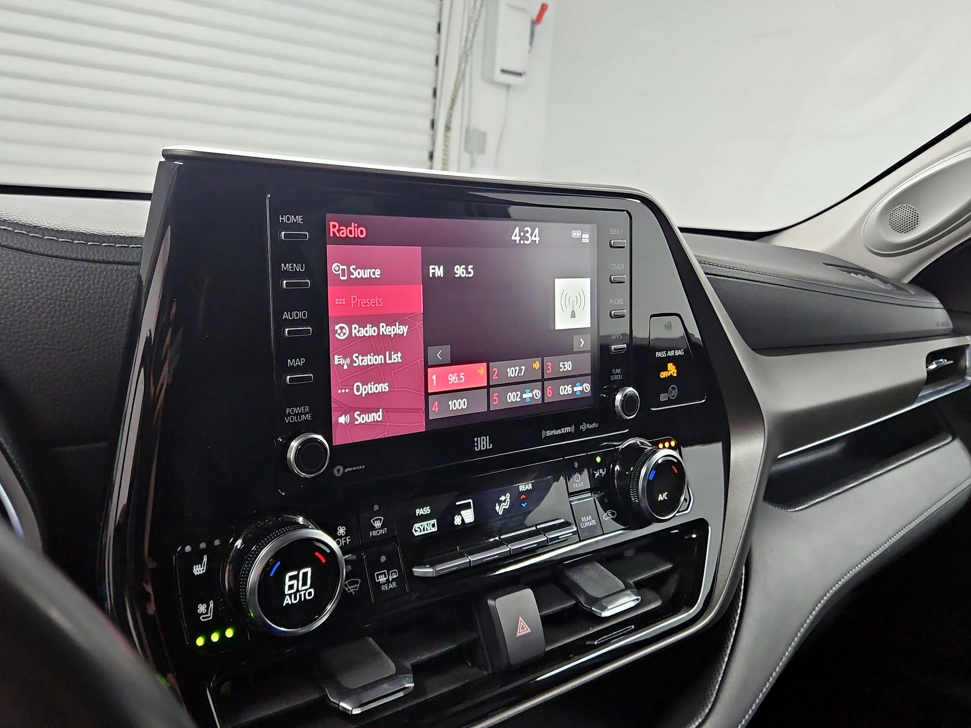 Thumbnail: 2022 Toyota Highlander - 16
