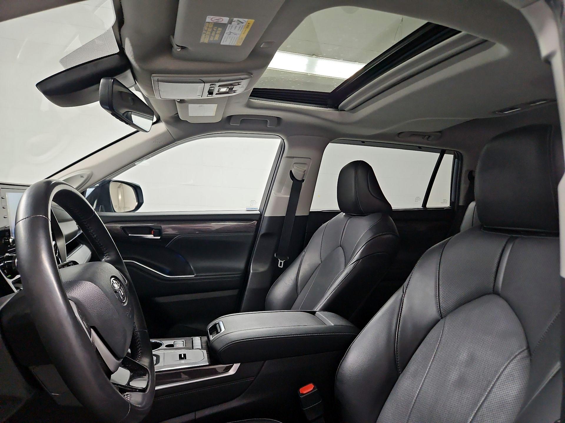 Thumbnail: 2022 Toyota Highlander - 20