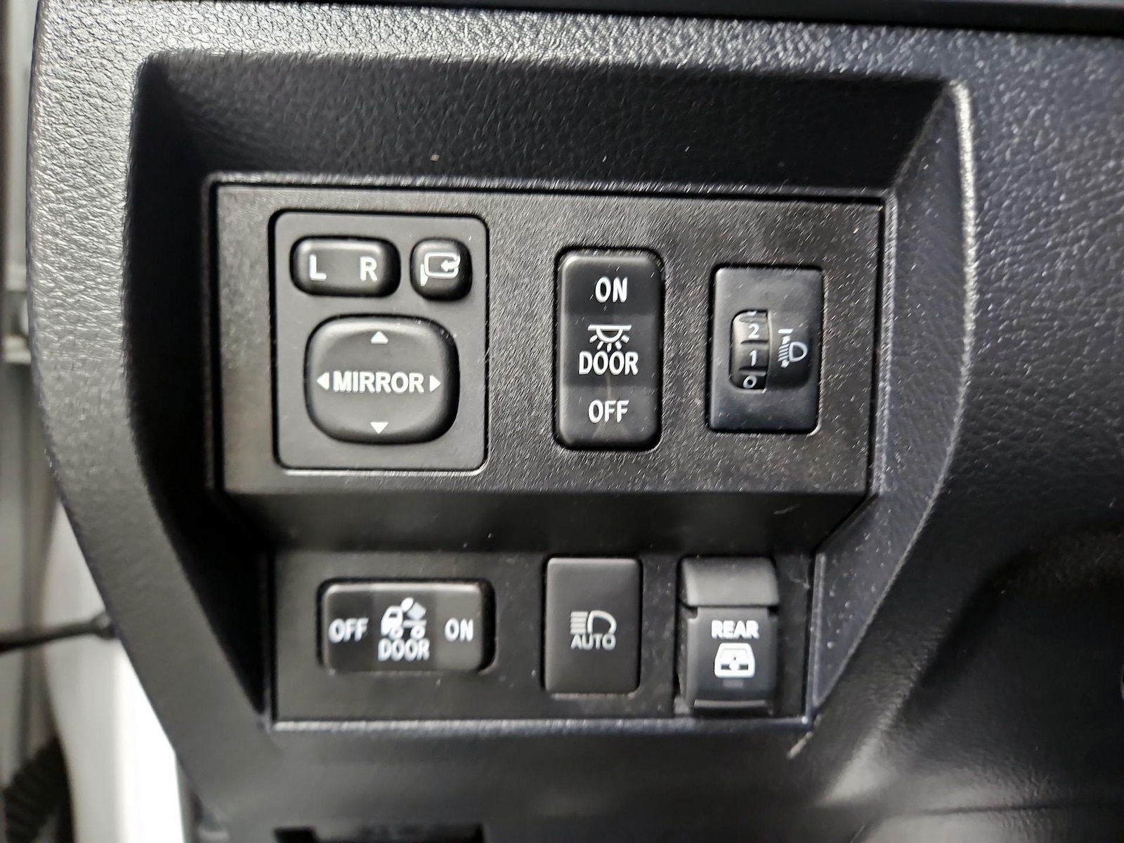 2020 Toyota Tundra Platinum - Photo 14