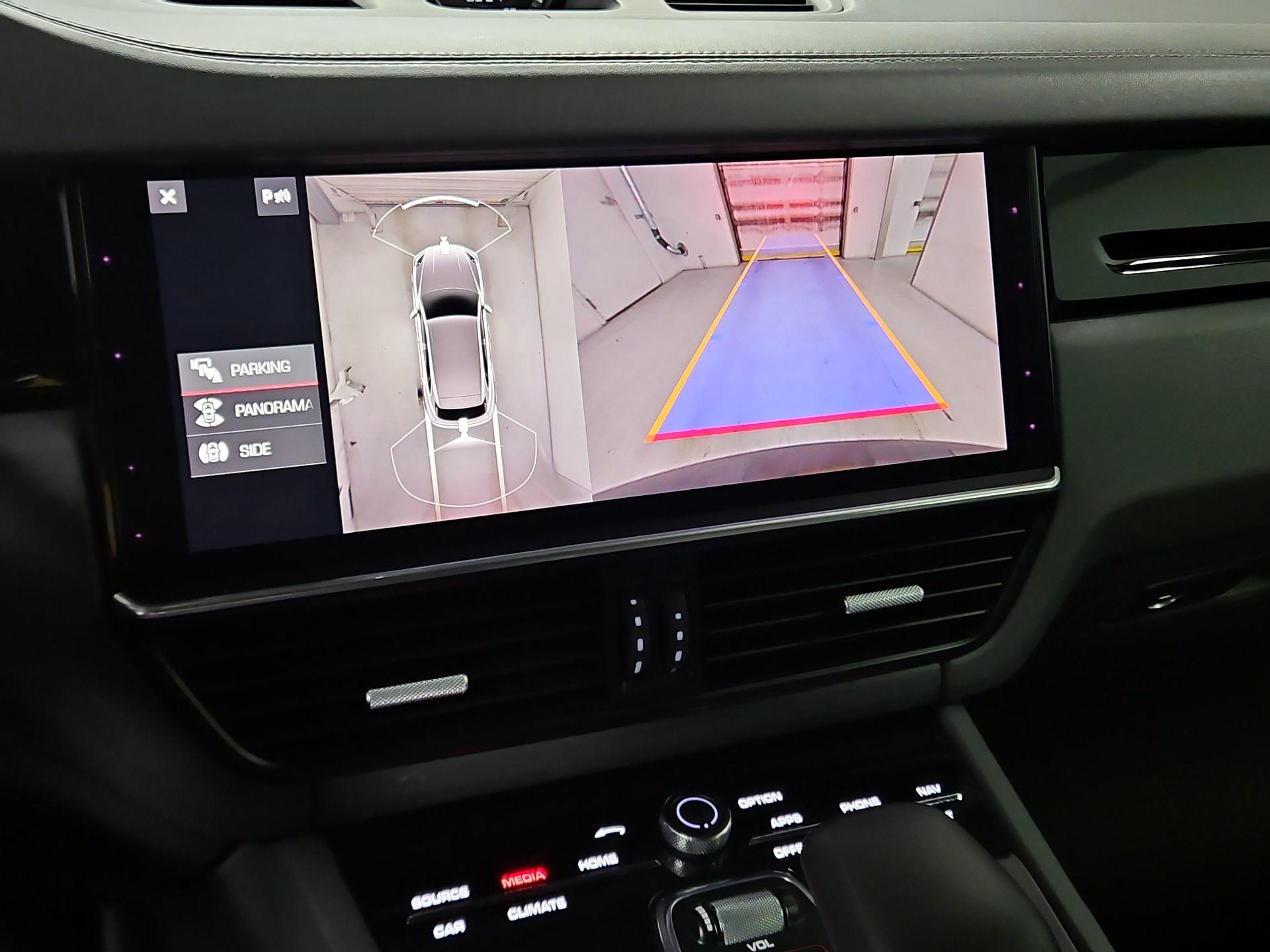 Thumbnail: 2020 Porsche Cayenne - 15