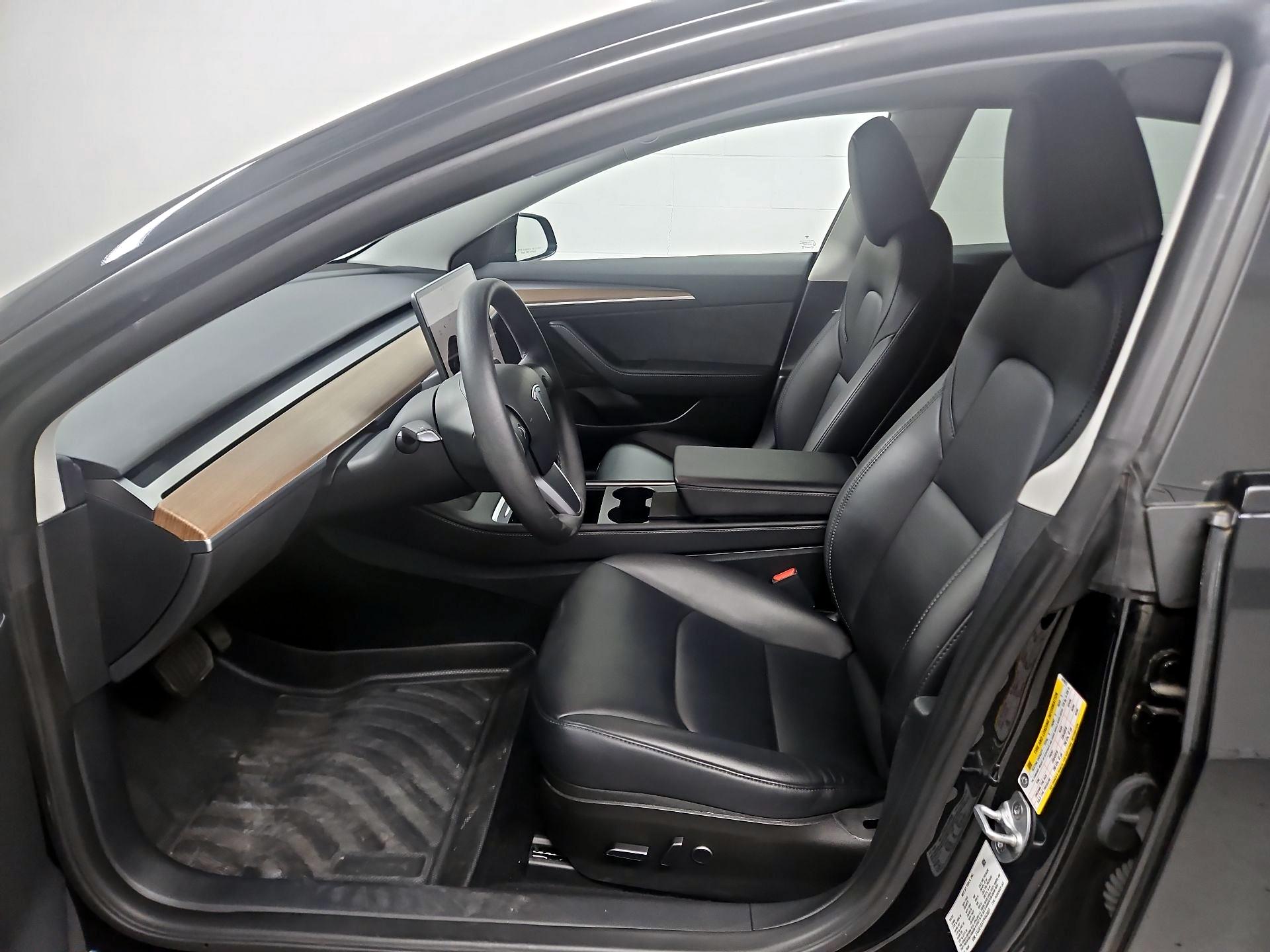 Thumbnail: 2023 Tesla Model 3 - 11
