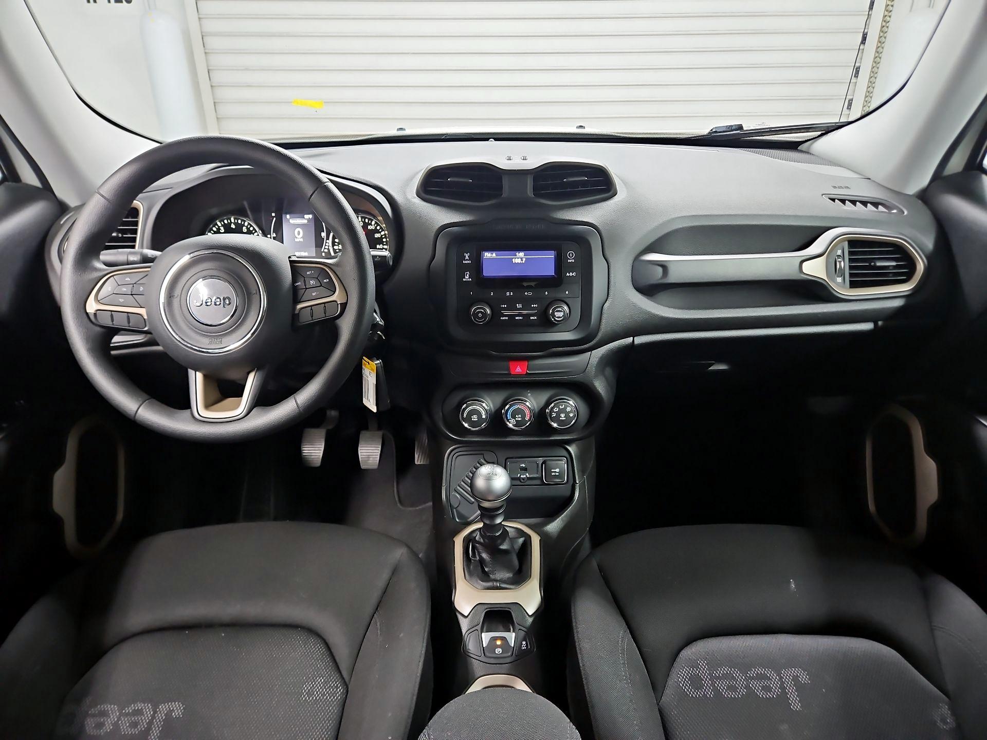 Thumbnail: 2016 Jeep Renegade - 9