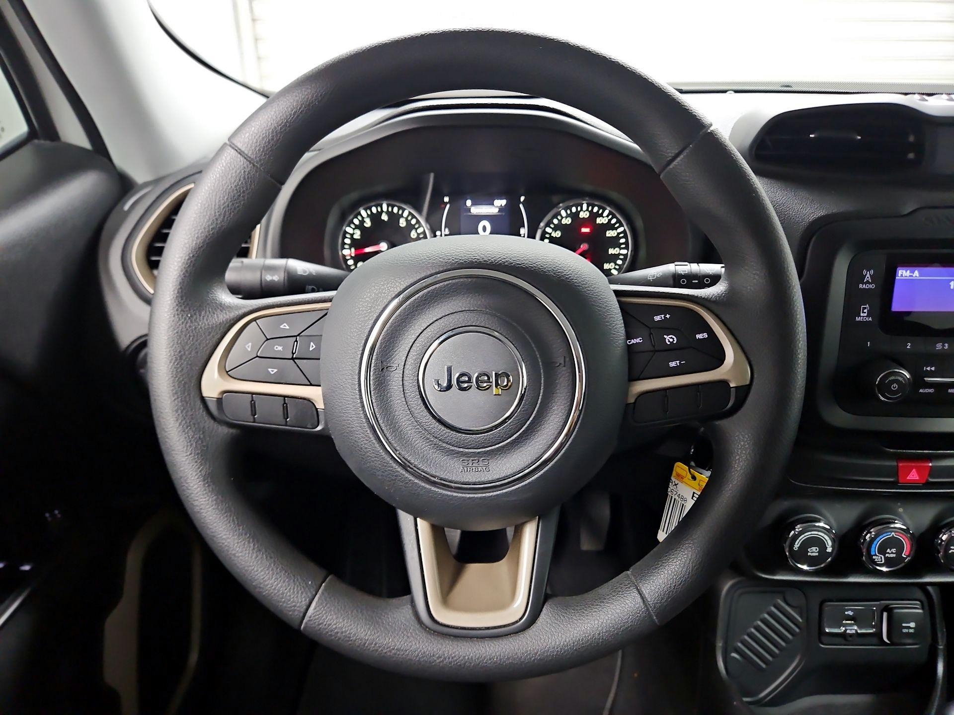 Thumbnail: 2016 Jeep Renegade - 10
