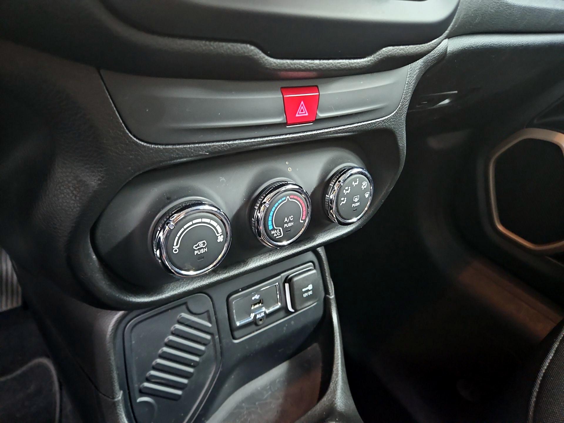 Thumbnail: 2016 Jeep Renegade - 15