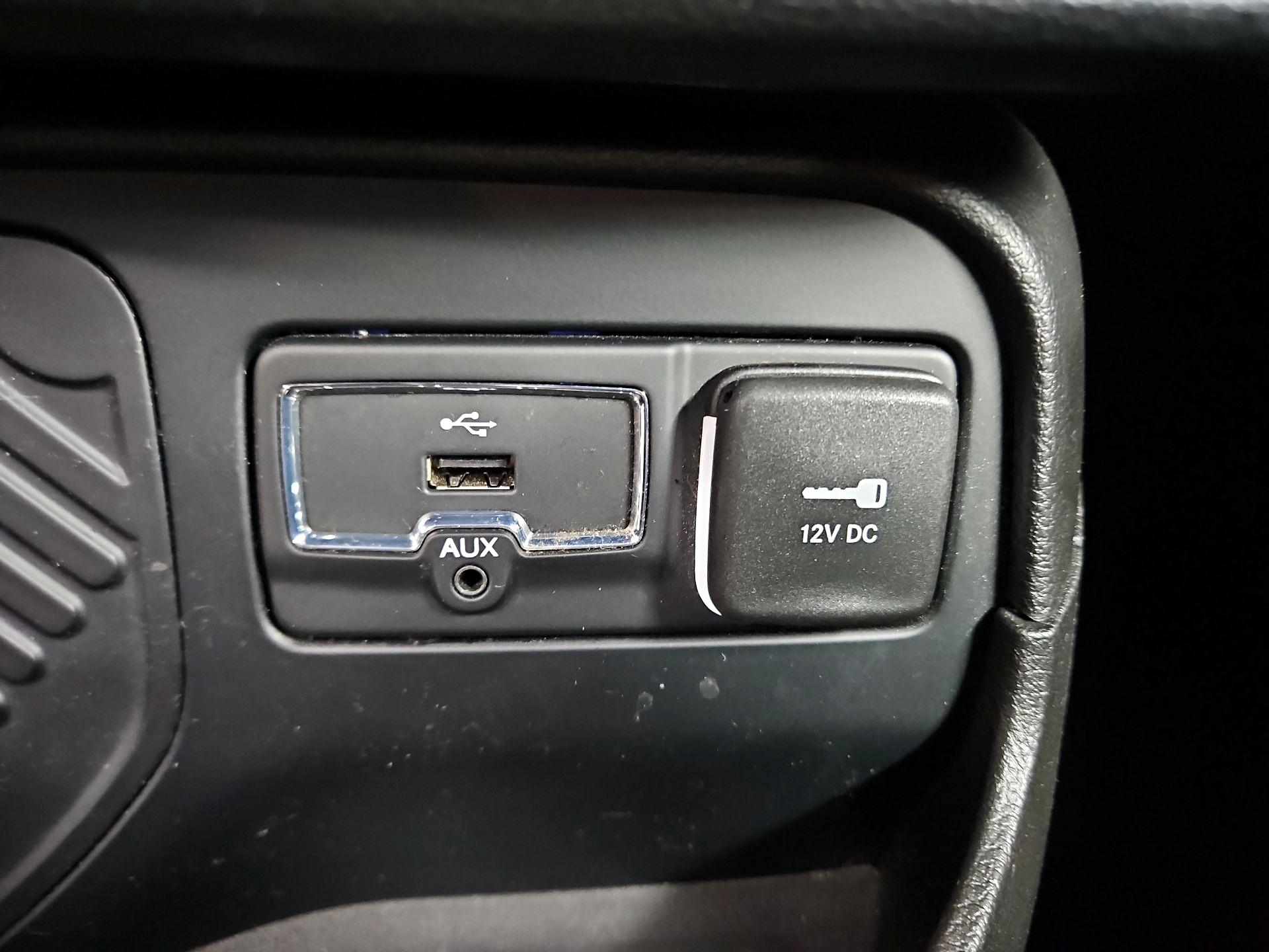 Thumbnail: 2016 Jeep Renegade - 17