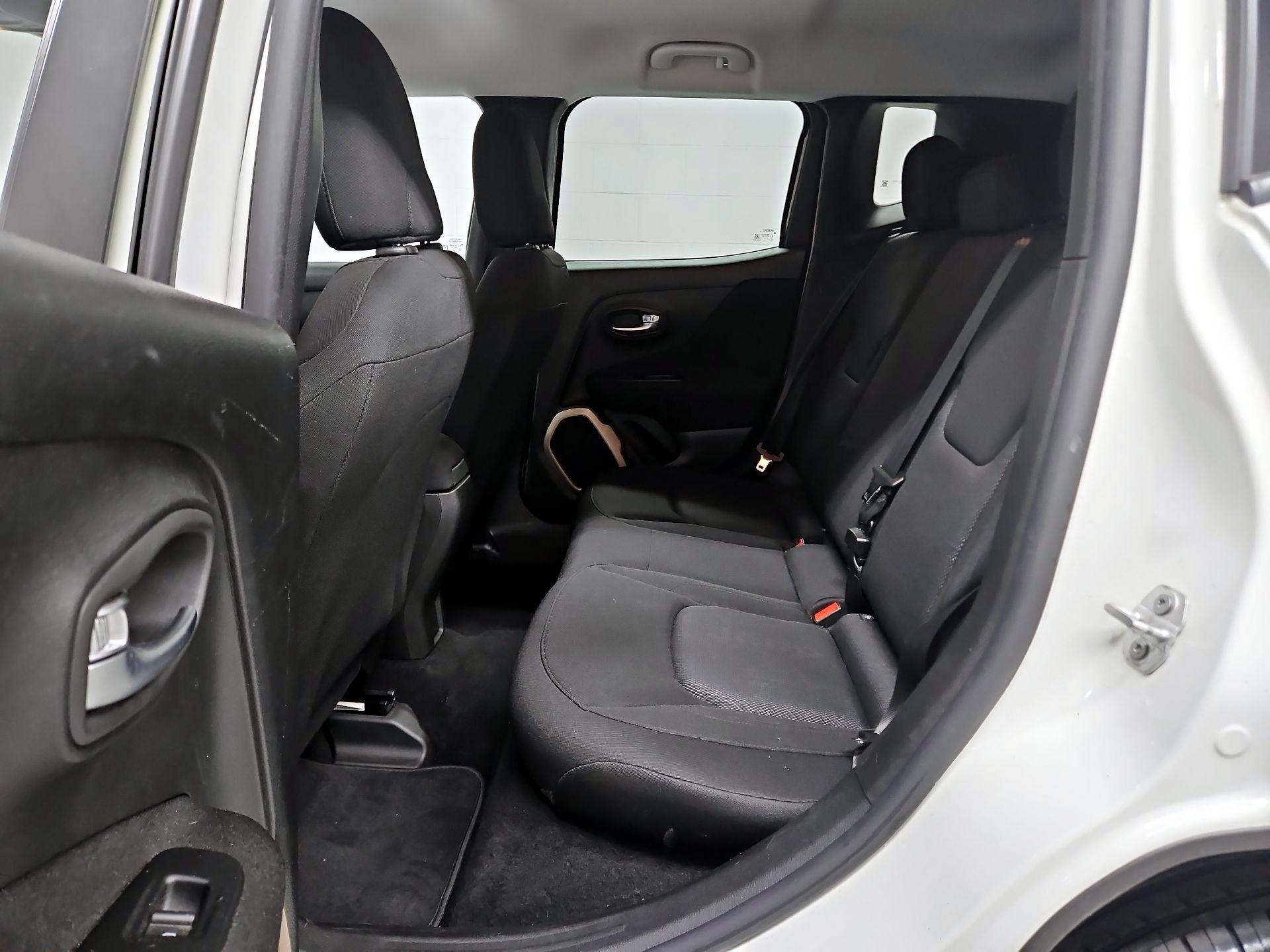 Thumbnail: 2016 Jeep Renegade - 18