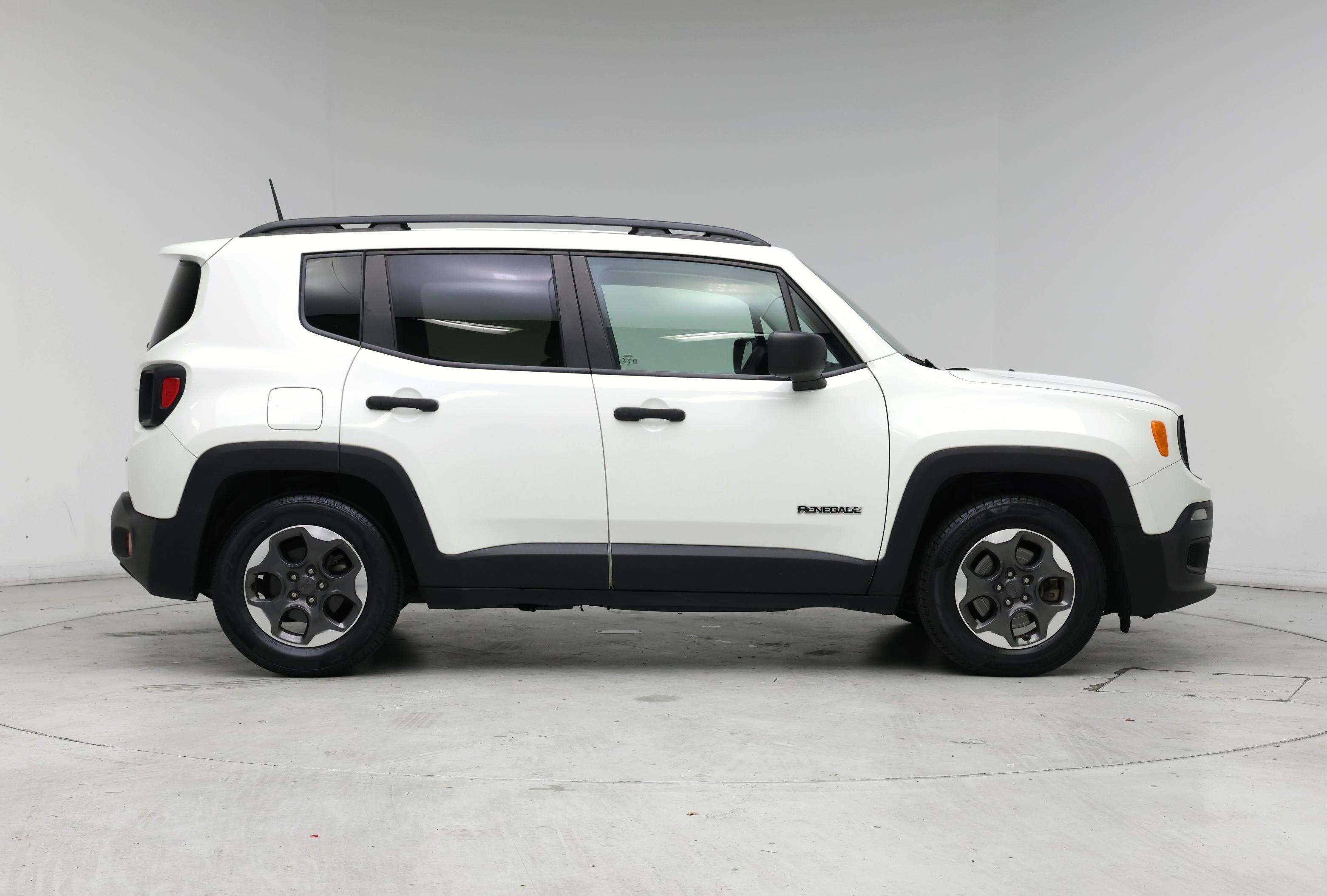 Thumbnail: 2016 Jeep Renegade - 7