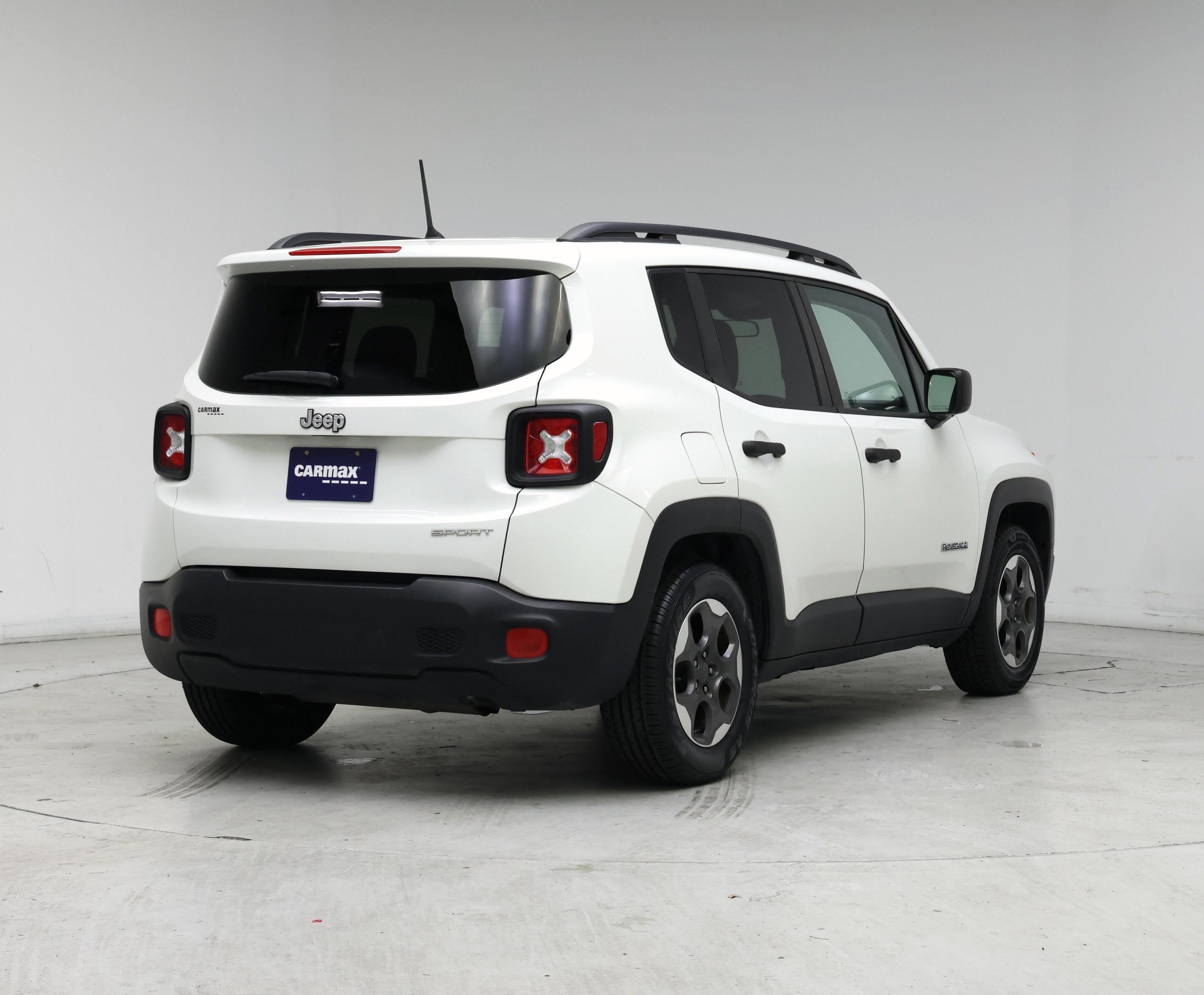 Thumbnail: 2016 Jeep Renegade - 8