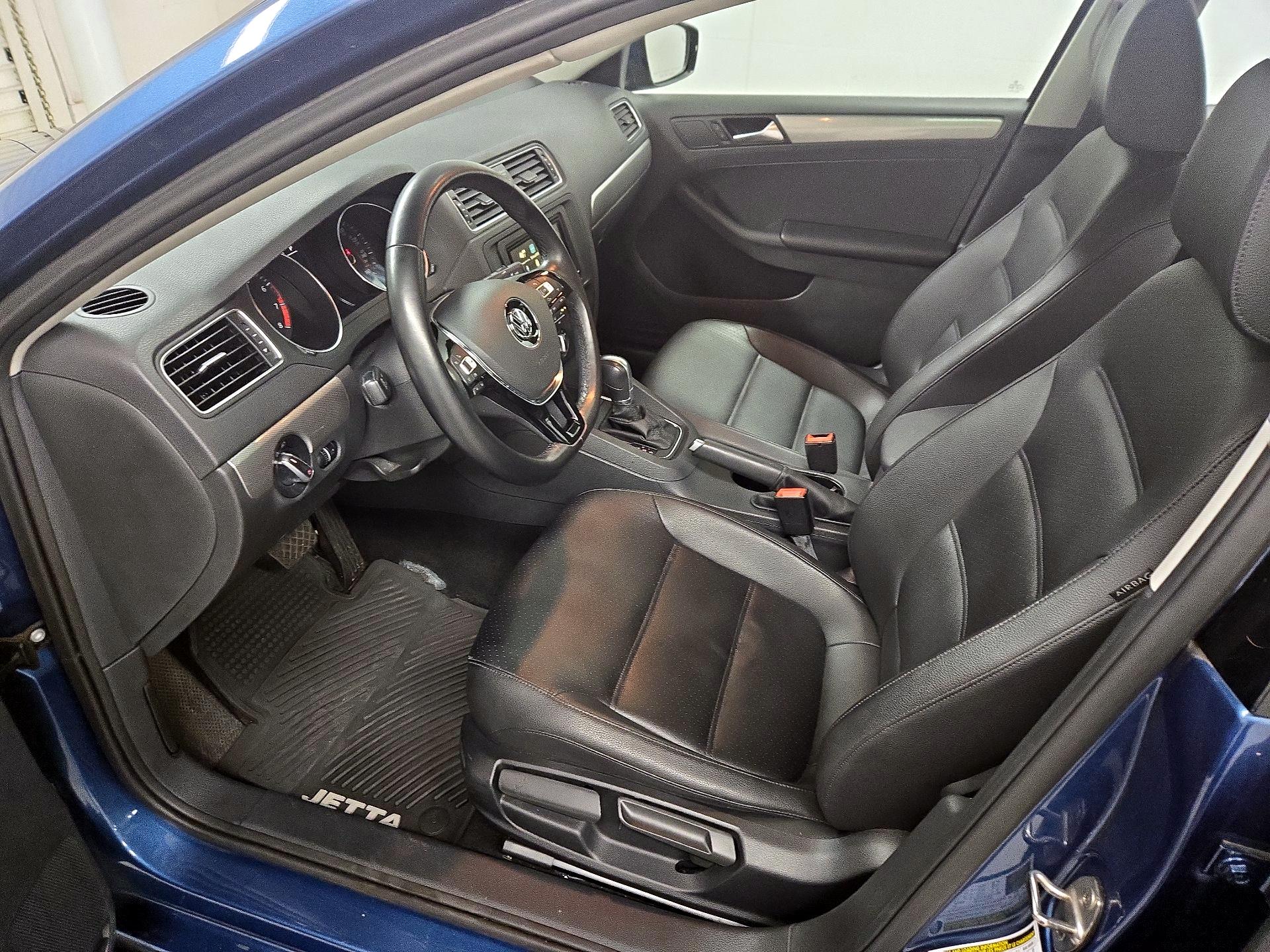 Thumbnail: 2017 Volkswagen Jetta - 11