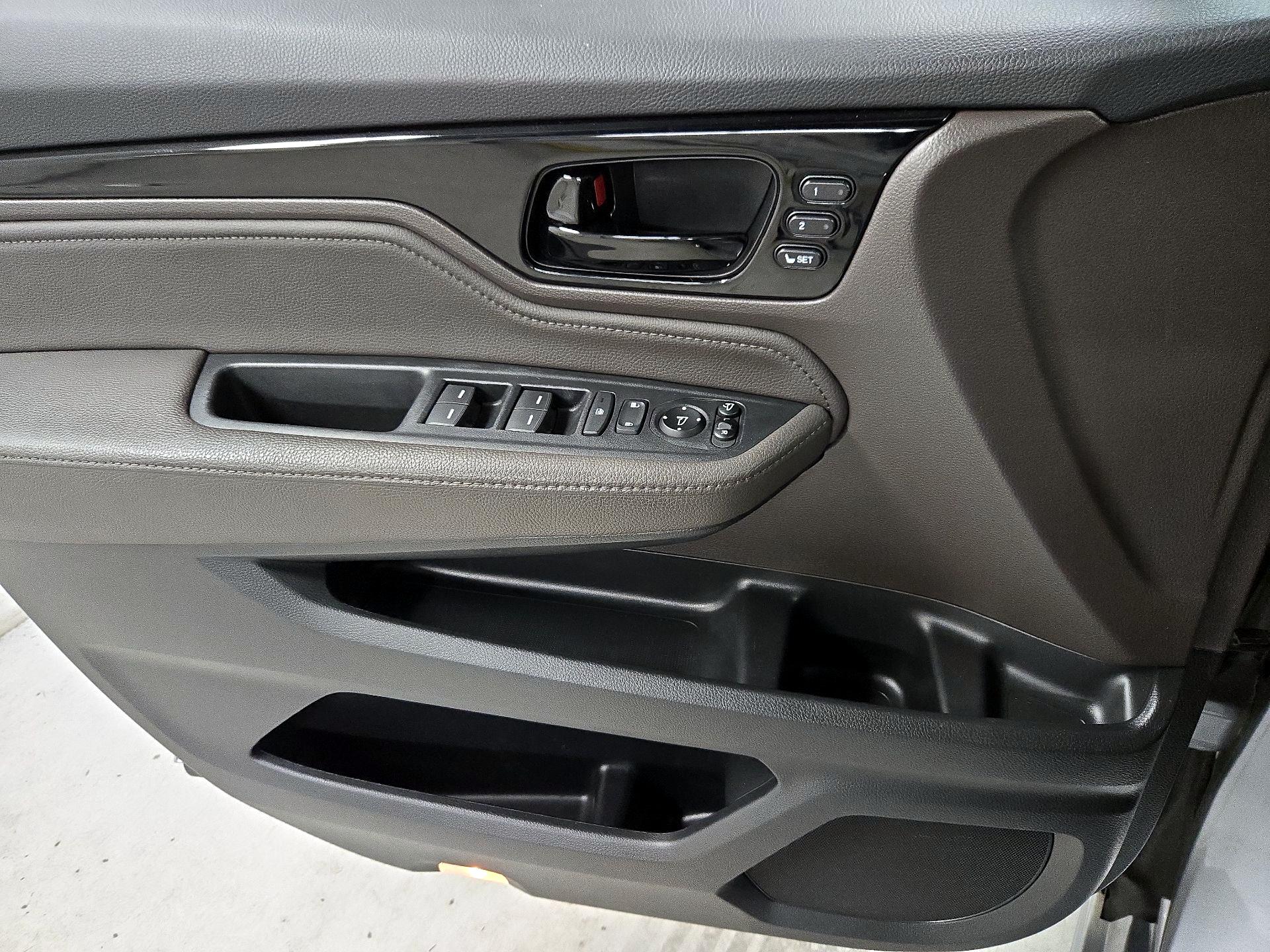 Thumbnail: 2019 Honda Odyssey - 12