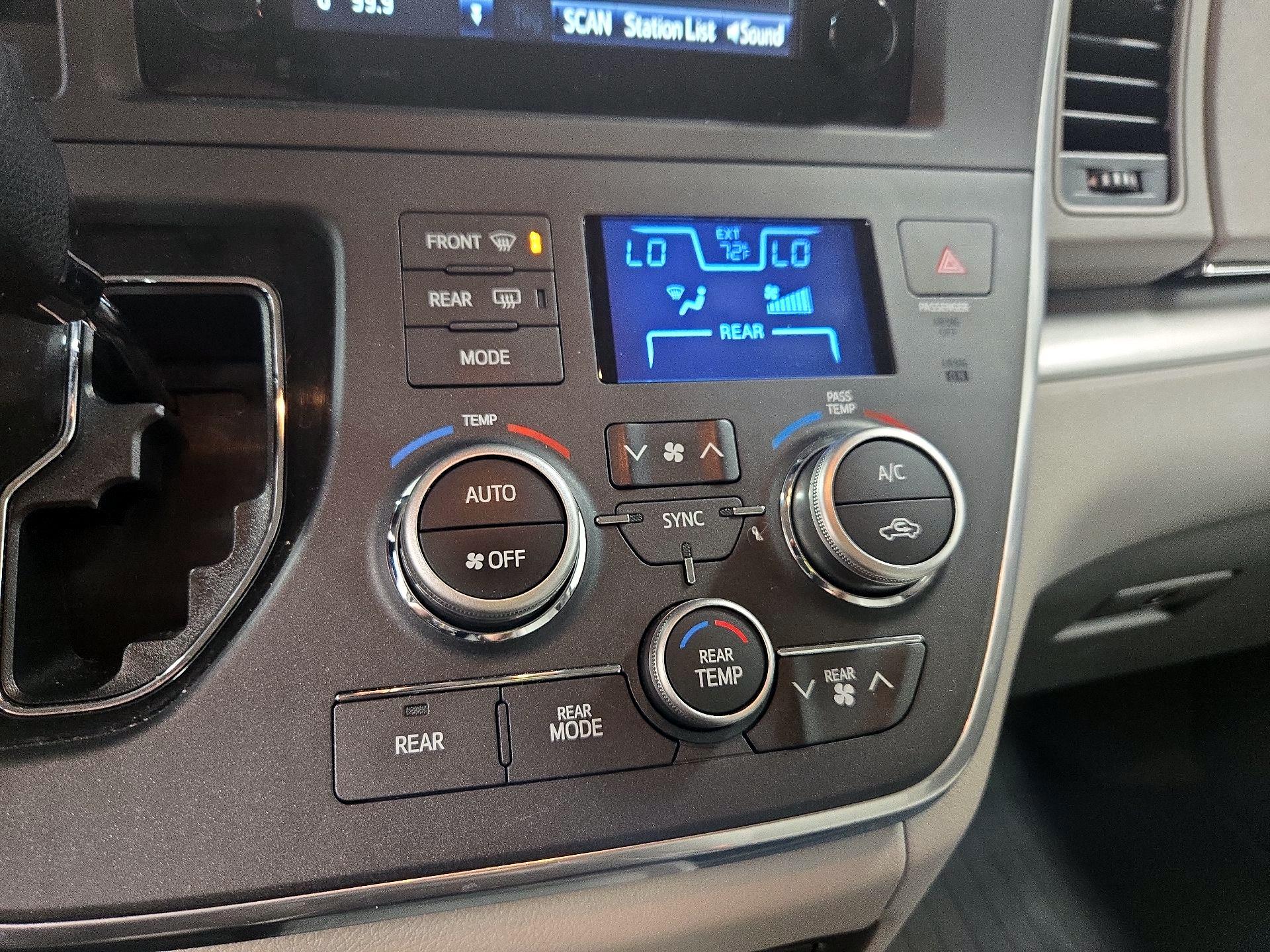 Thumbnail: 2017 Toyota Sienna - 16