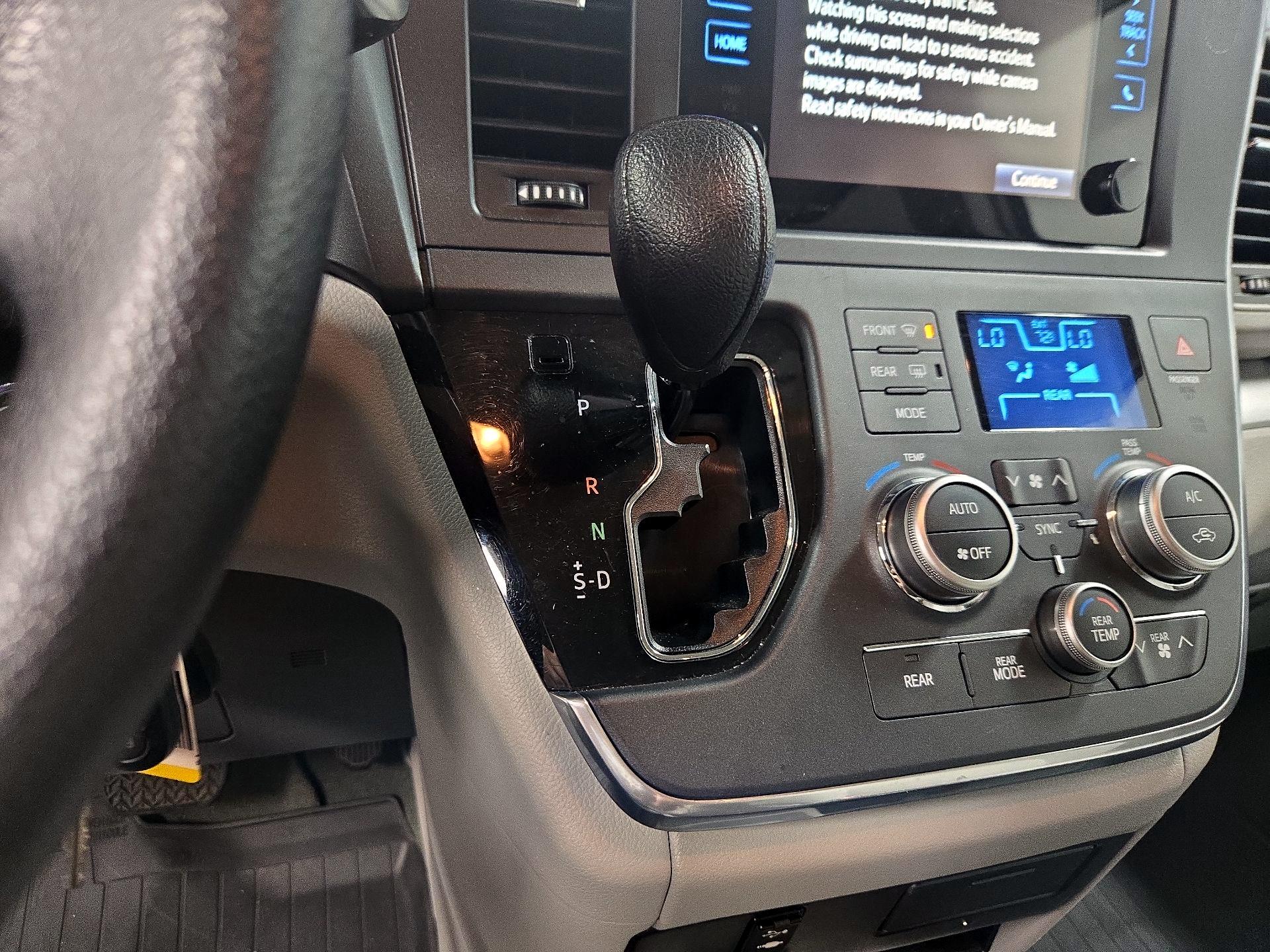 Thumbnail: 2017 Toyota Sienna - 17