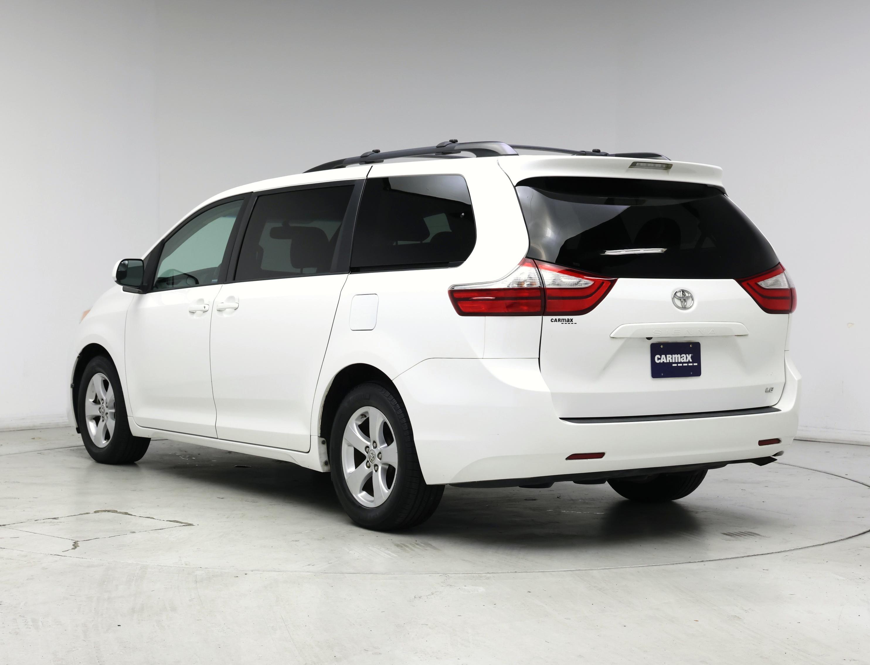 Thumbnail: 2017 Toyota Sienna - 2