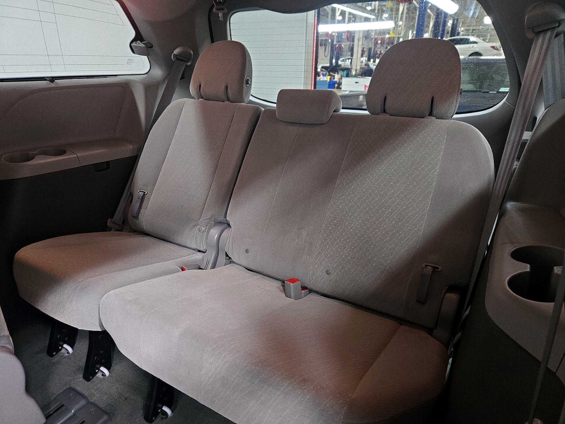 Thumbnail: 2017 Toyota Sienna - 20