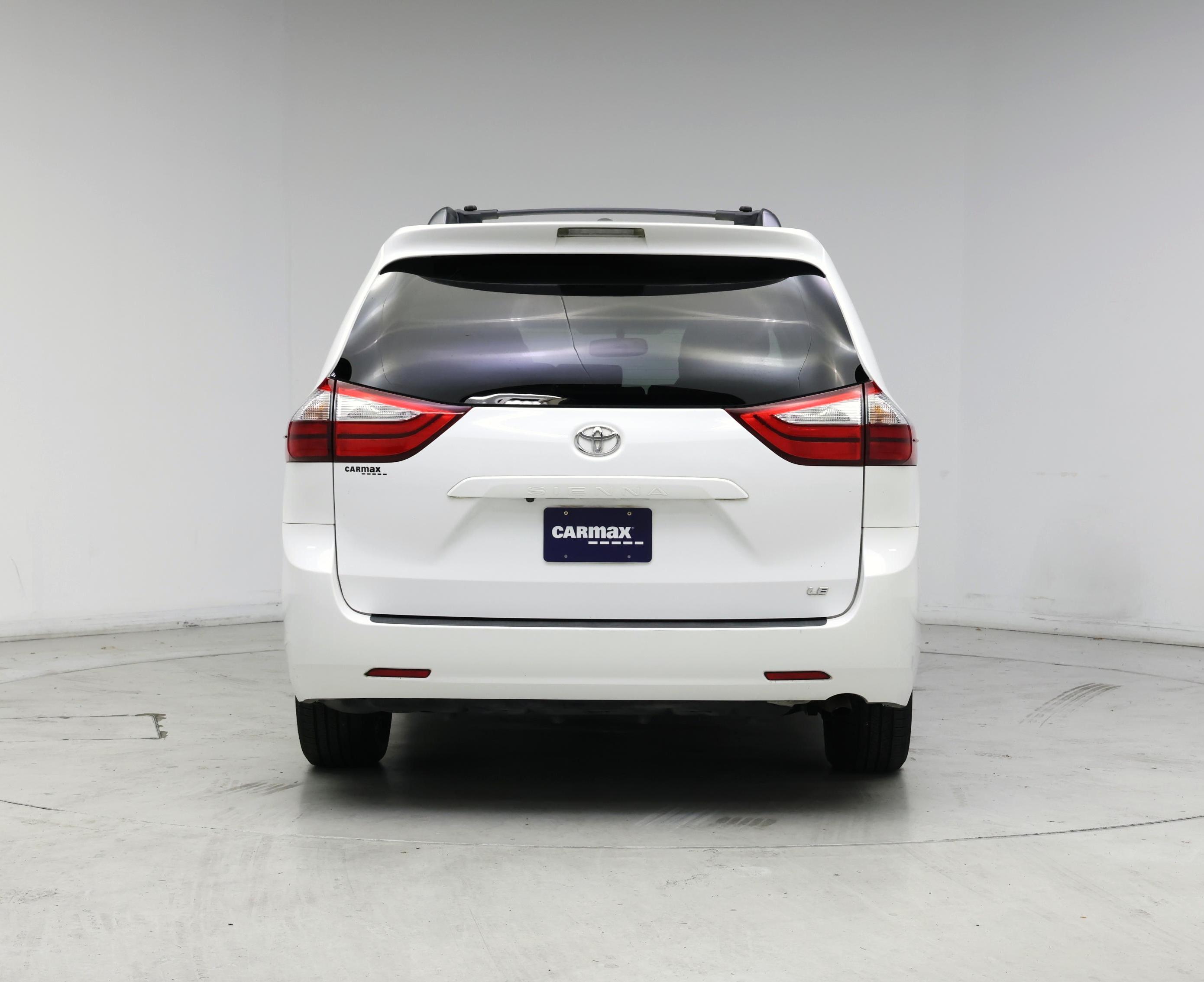 Thumbnail: 2017 Toyota Sienna - 6