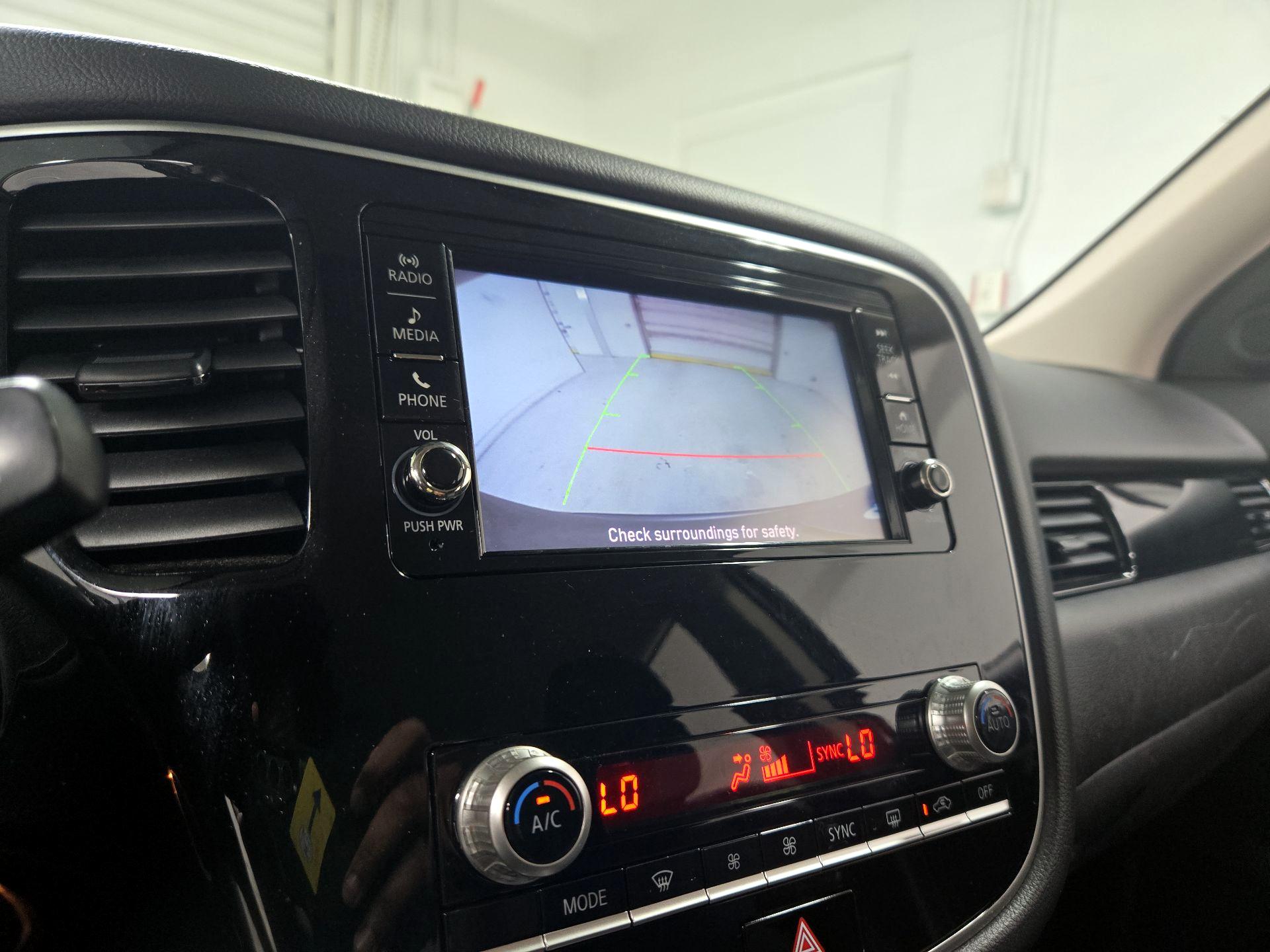 Thumbnail: 2020 Mitsubishi Outlander - 14