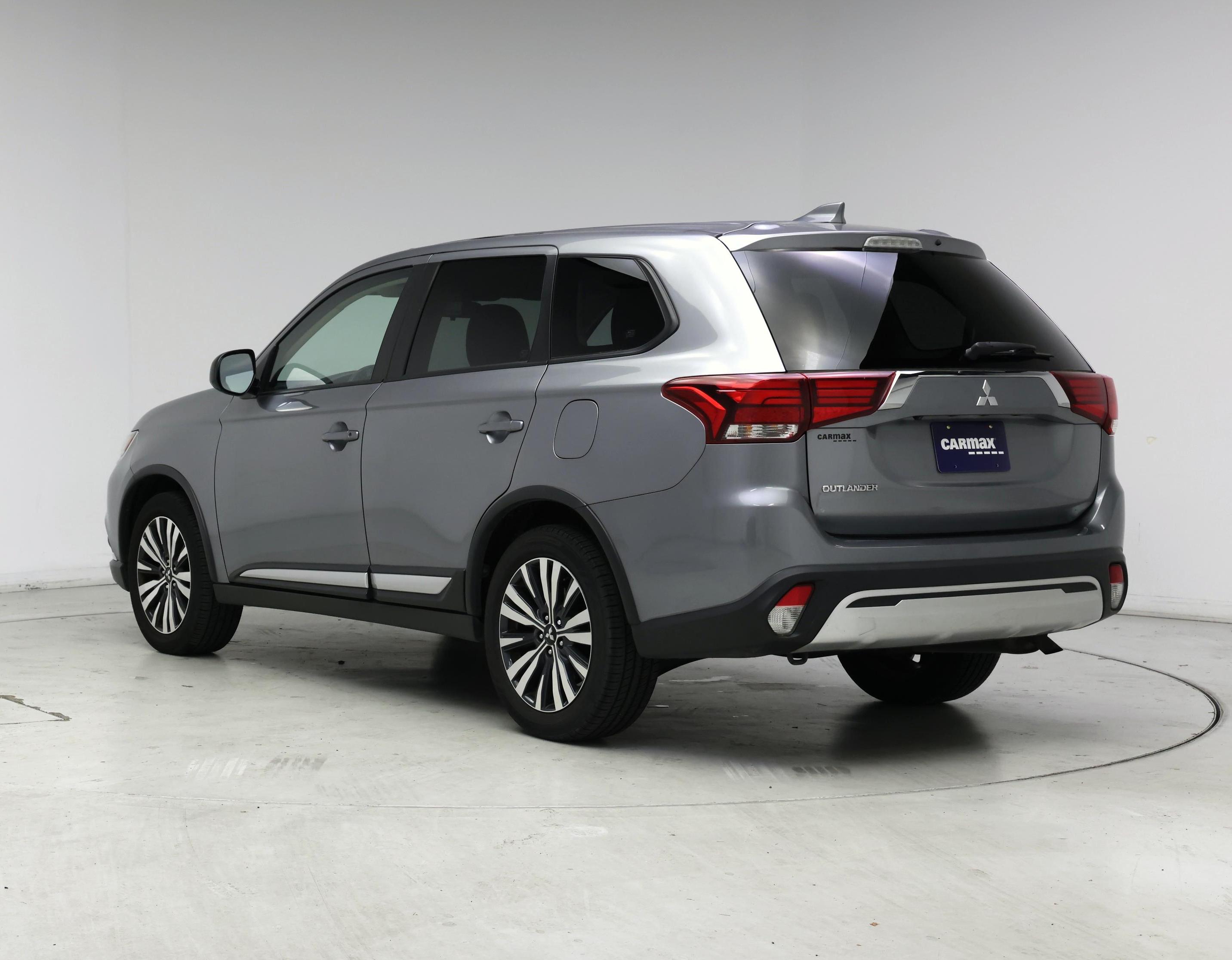 Thumbnail: 2020 Mitsubishi Outlander - 2