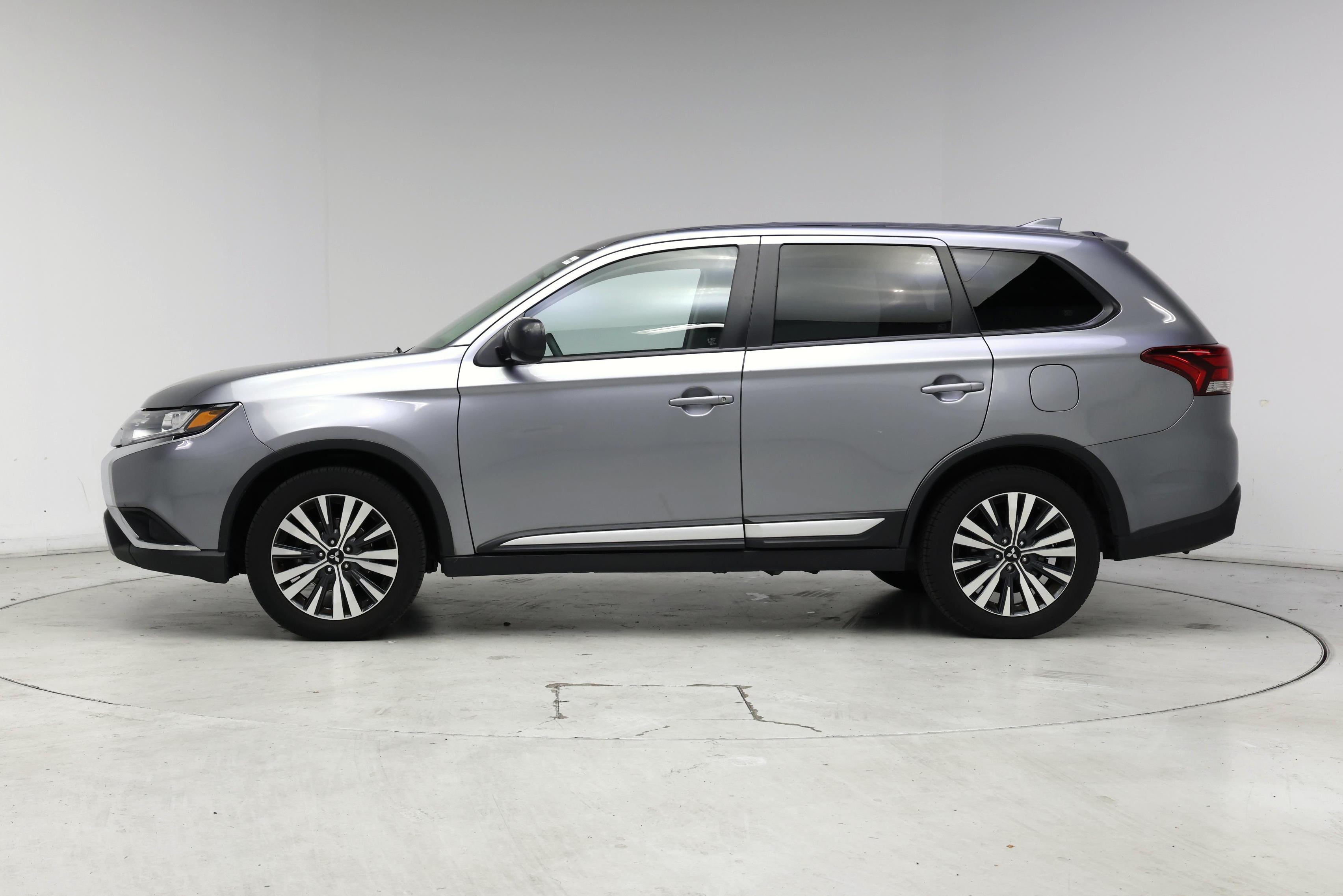 Thumbnail: 2020 Mitsubishi Outlander - 3