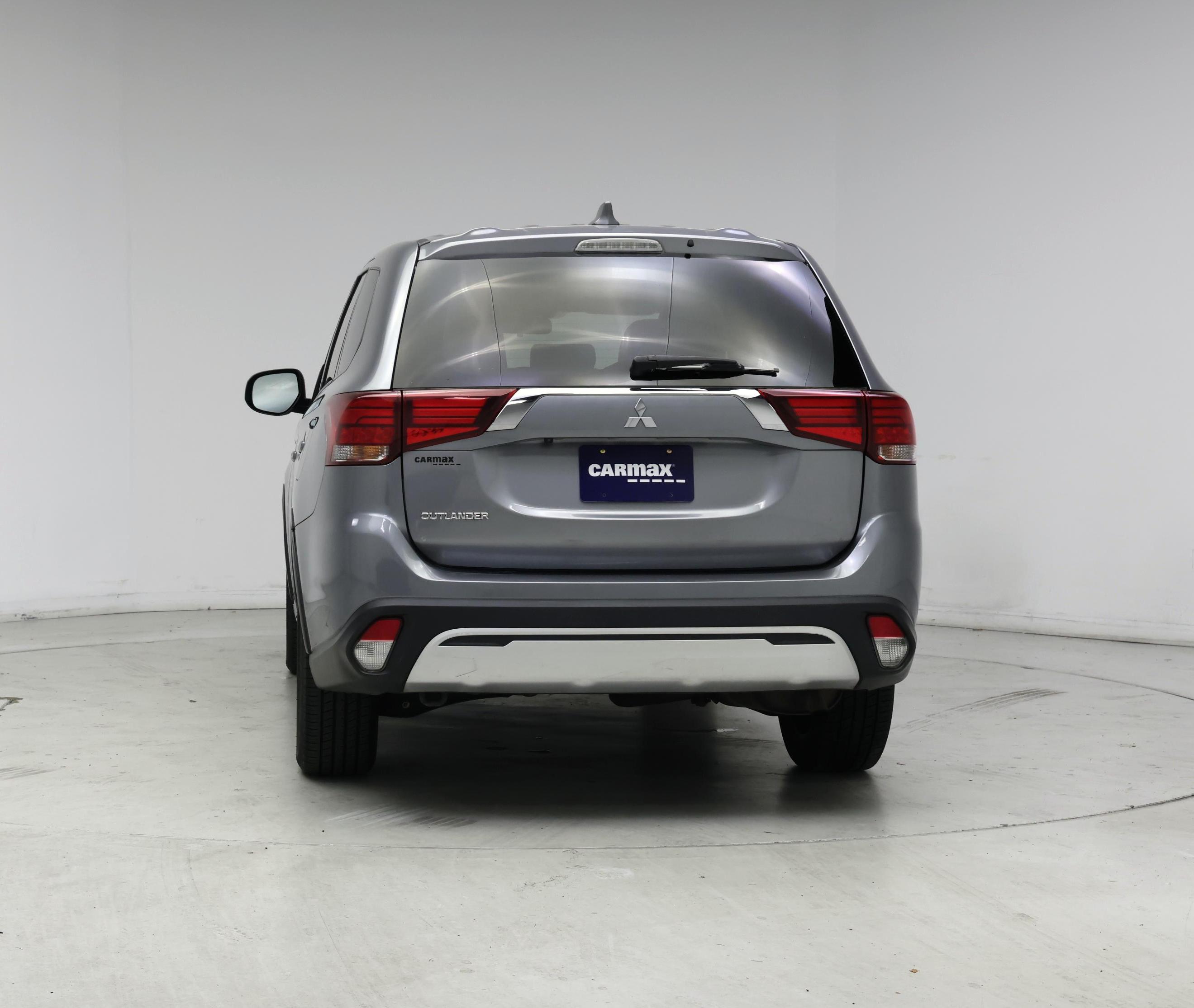 Thumbnail: 2020 Mitsubishi Outlander - 6