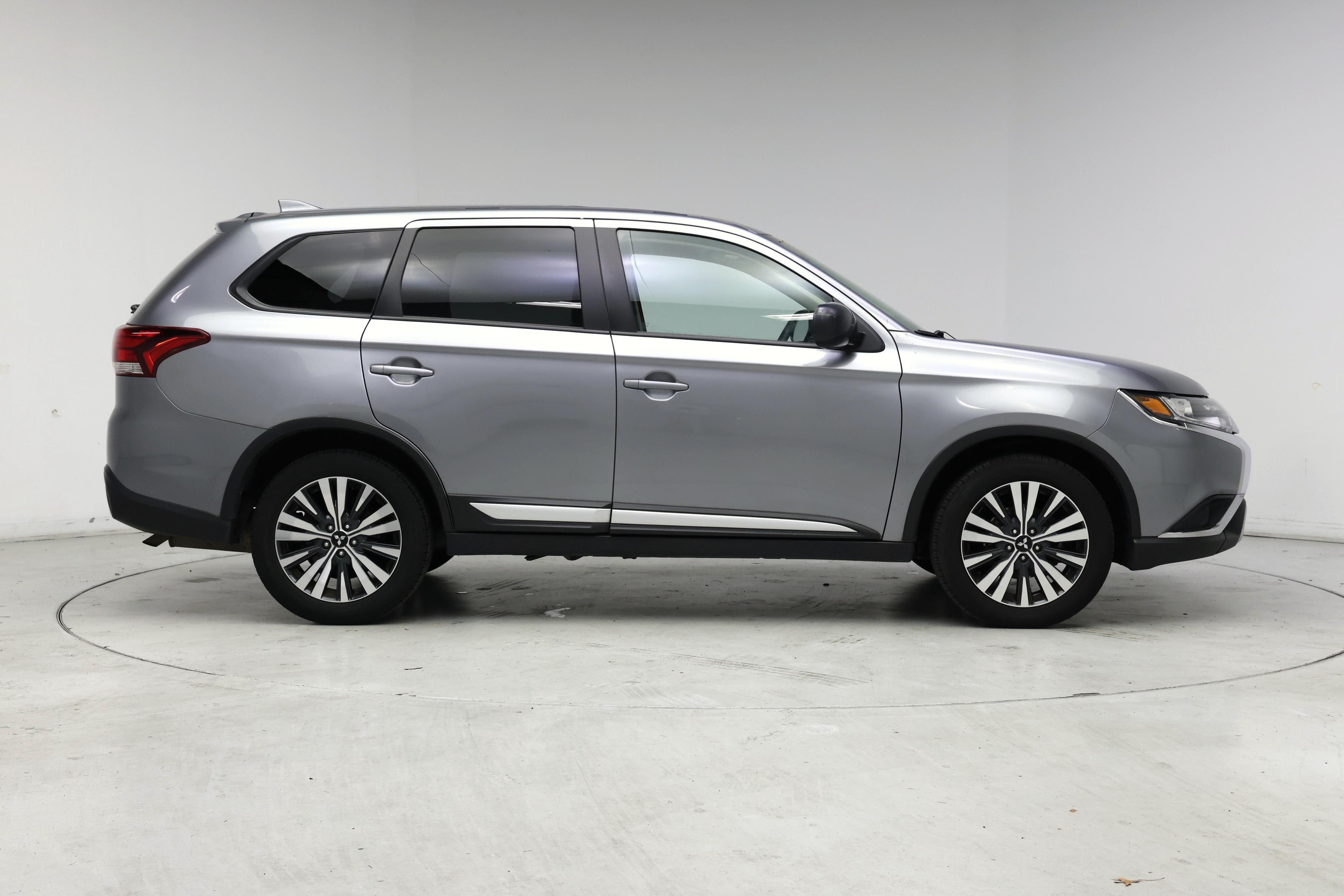 Thumbnail: 2020 Mitsubishi Outlander - 7