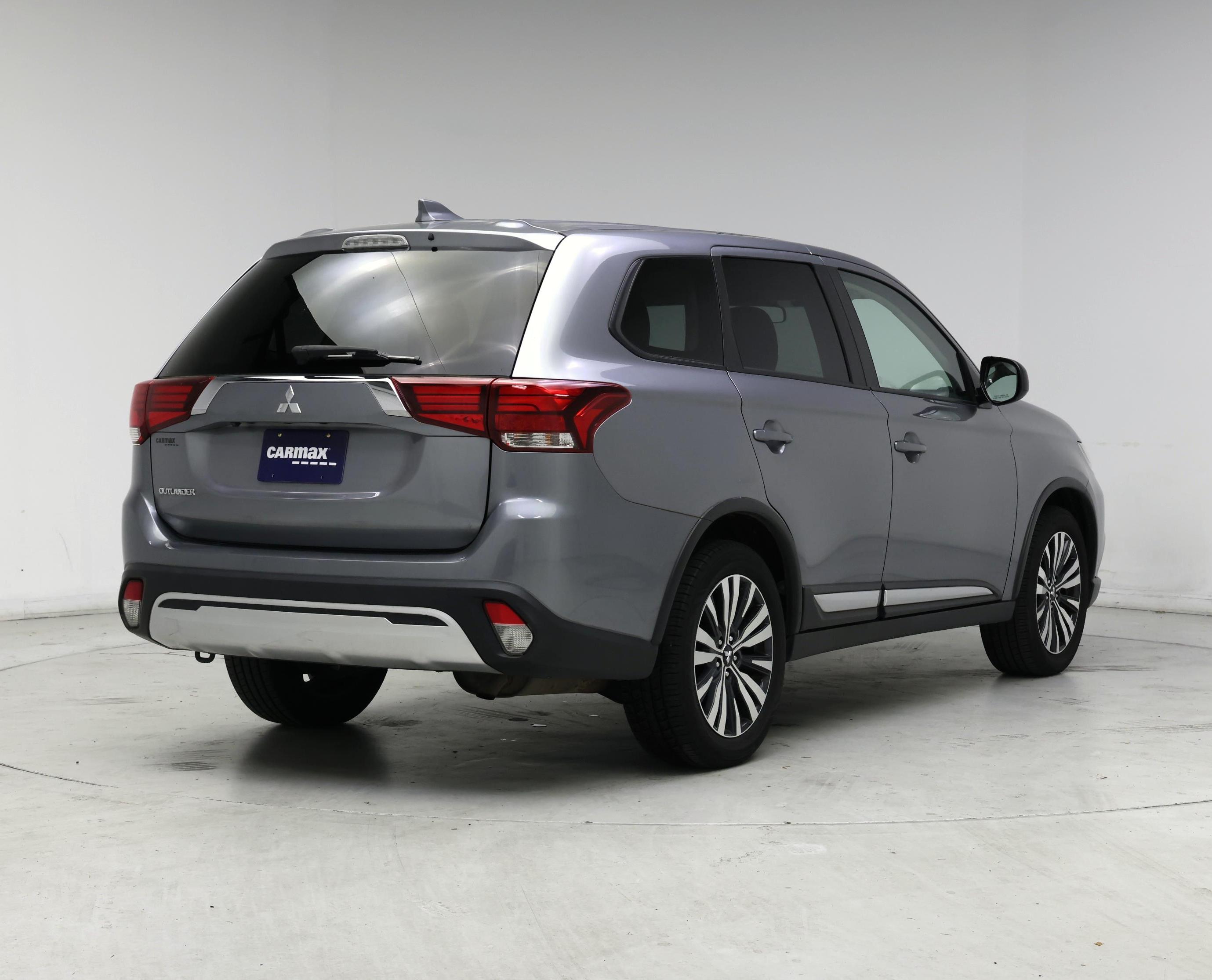 Thumbnail: 2020 Mitsubishi Outlander - 8