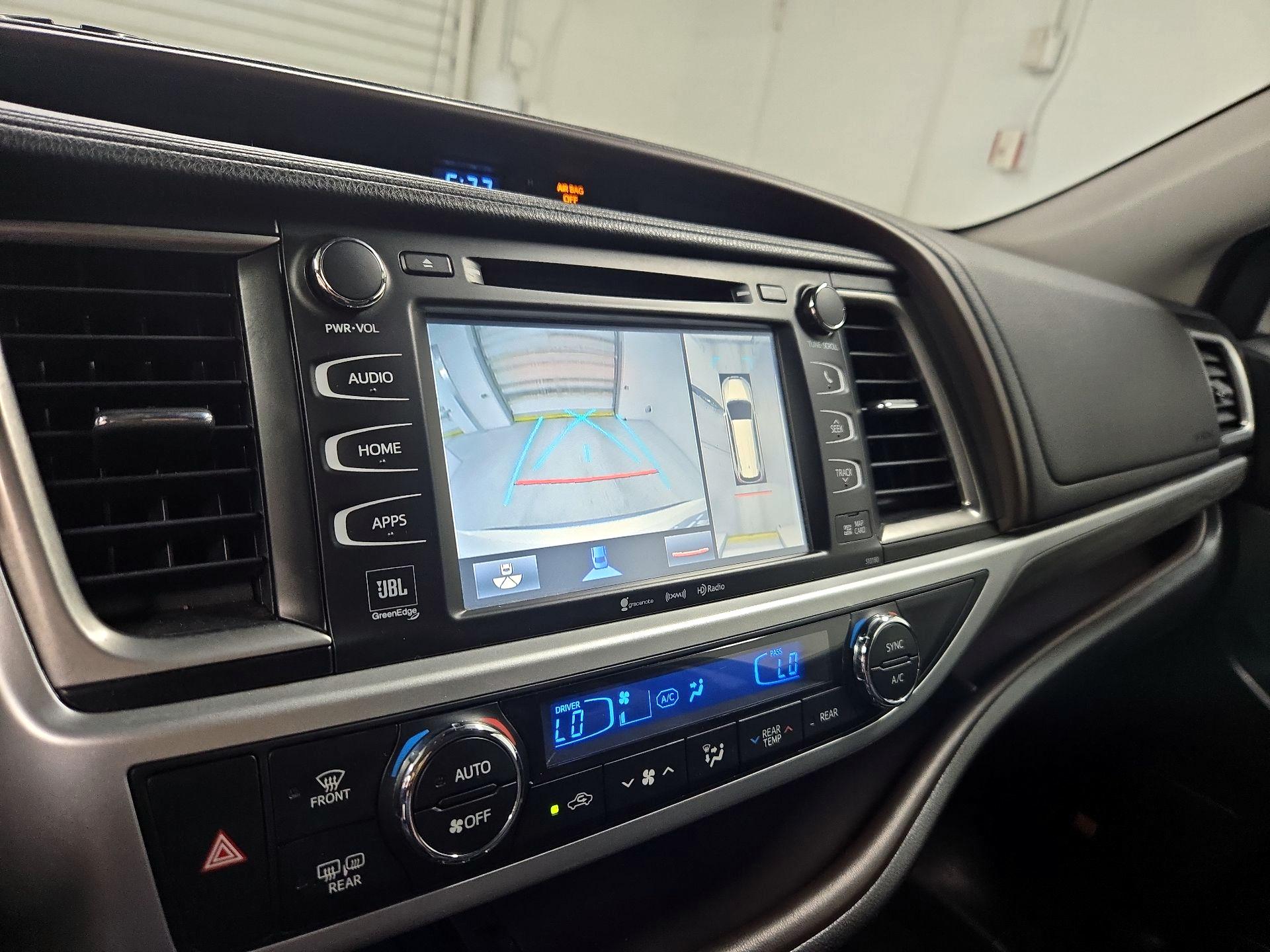 Thumbnail: 2018 Toyota Highlander - 15