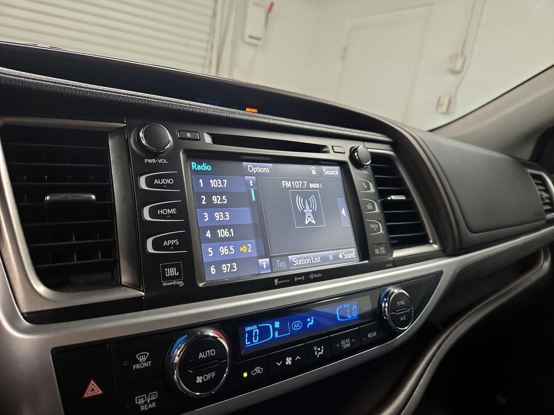 Thumbnail: 2018 Toyota Highlander - 16