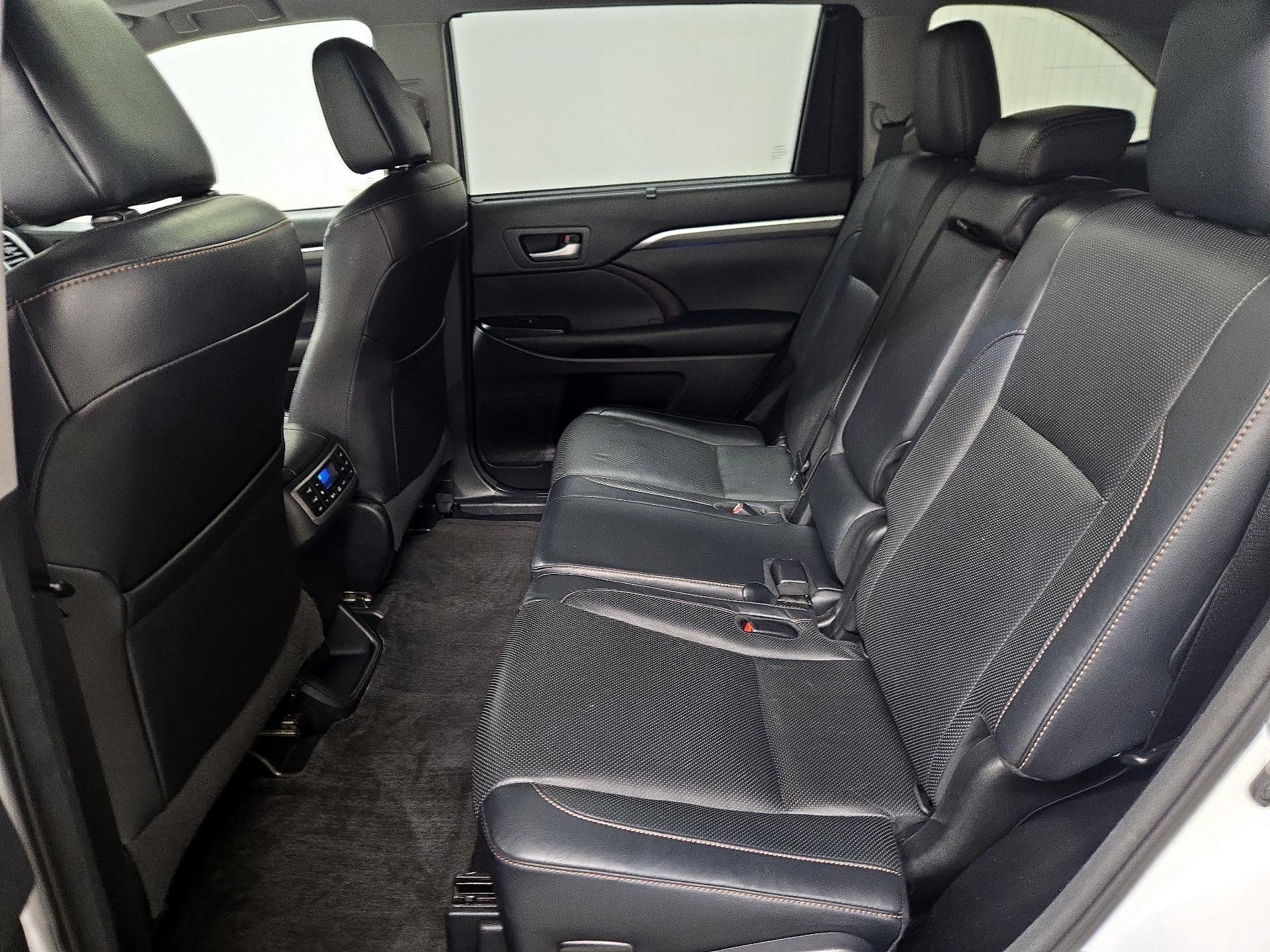 Thumbnail: 2018 Toyota Highlander - 20