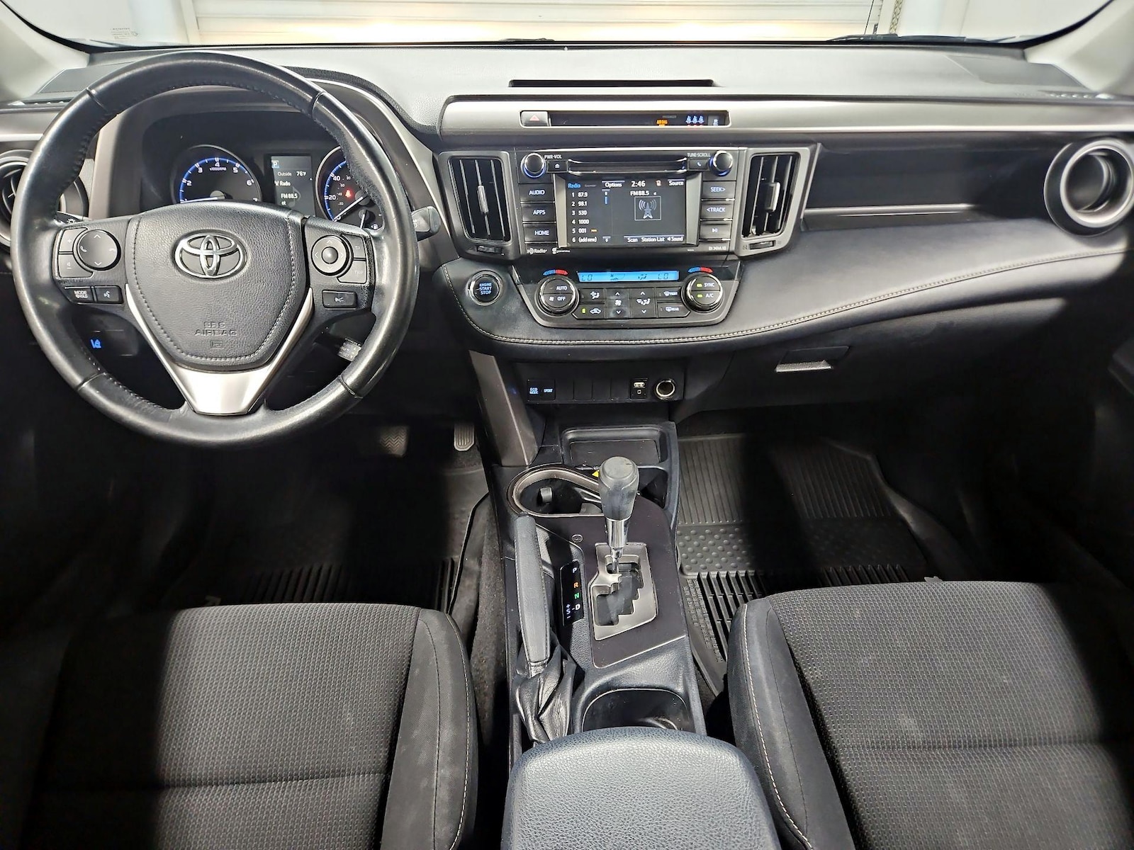 2018 Toyota RAV4 XLE - Photo 10