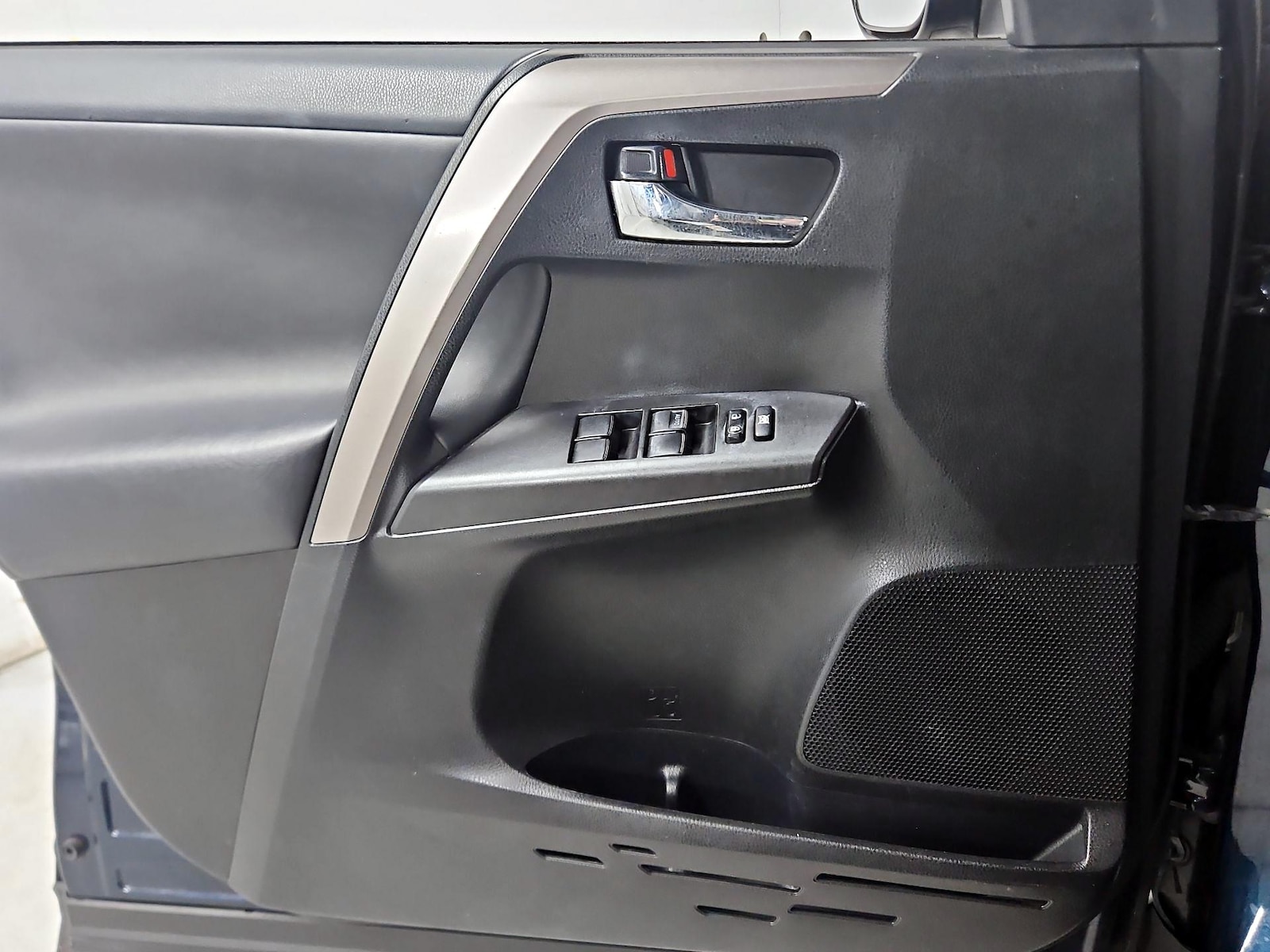 2018 Toyota RAV4 XLE - Photo 13