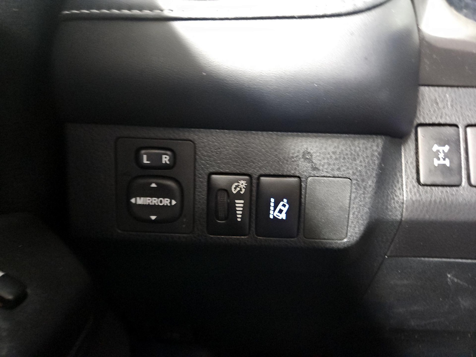 2018 Toyota RAV4 XLE - Photo 14