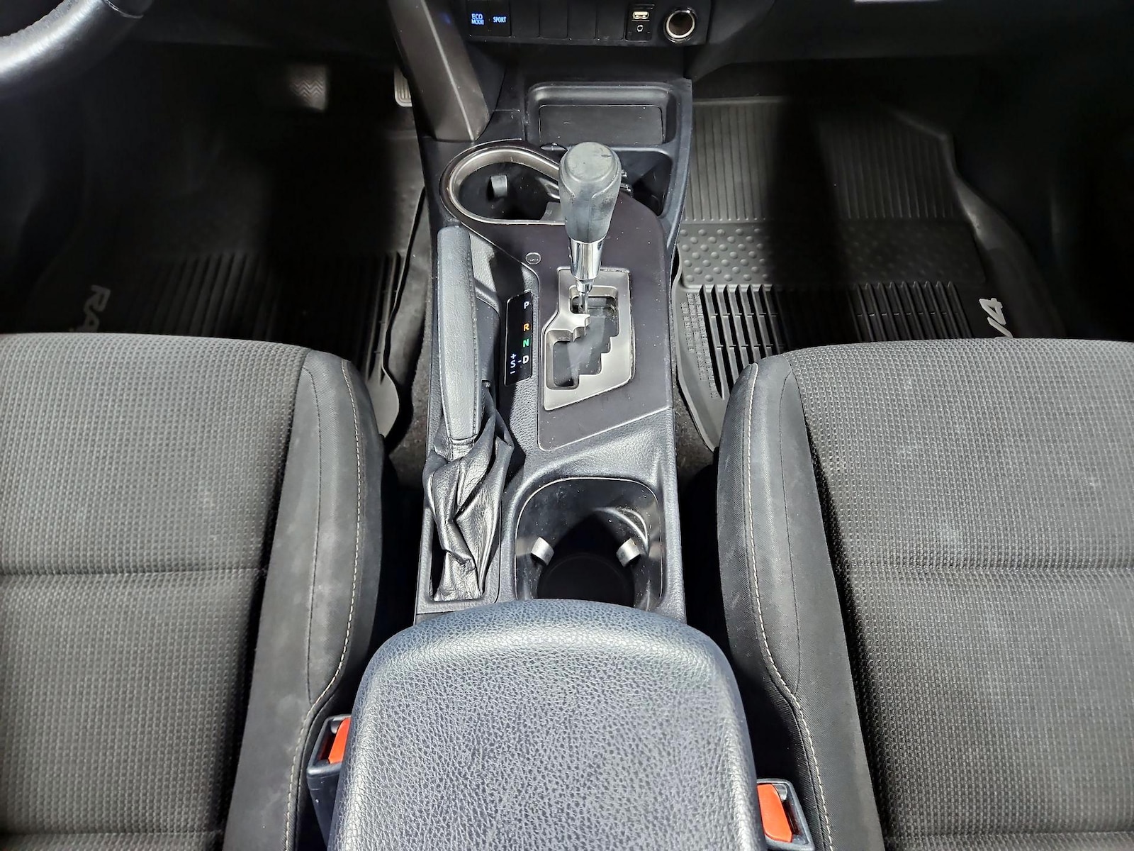 2018 Toyota RAV4 XLE - Photo 18