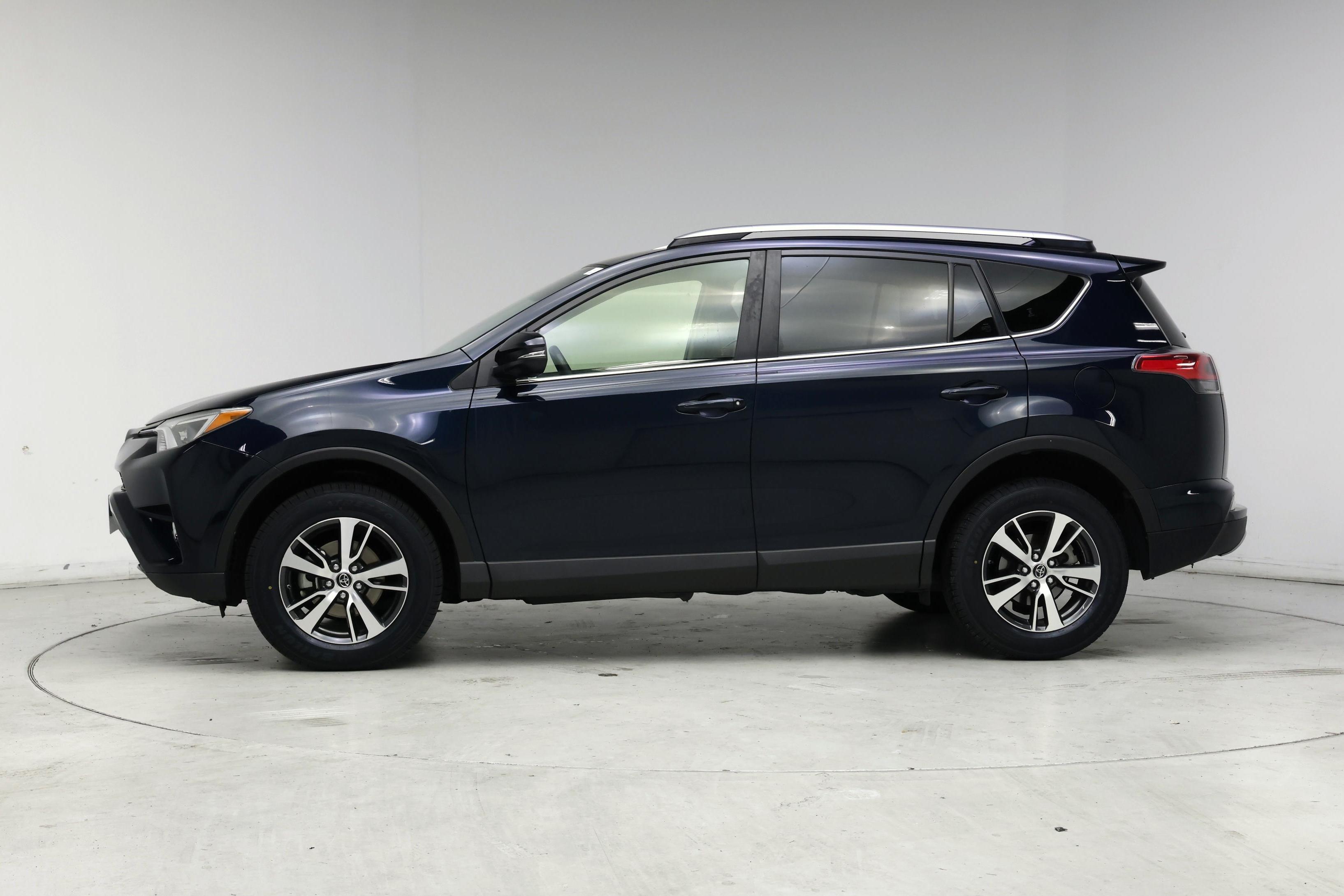 Thumbnail: 2018 Toyota RAV4 - 3