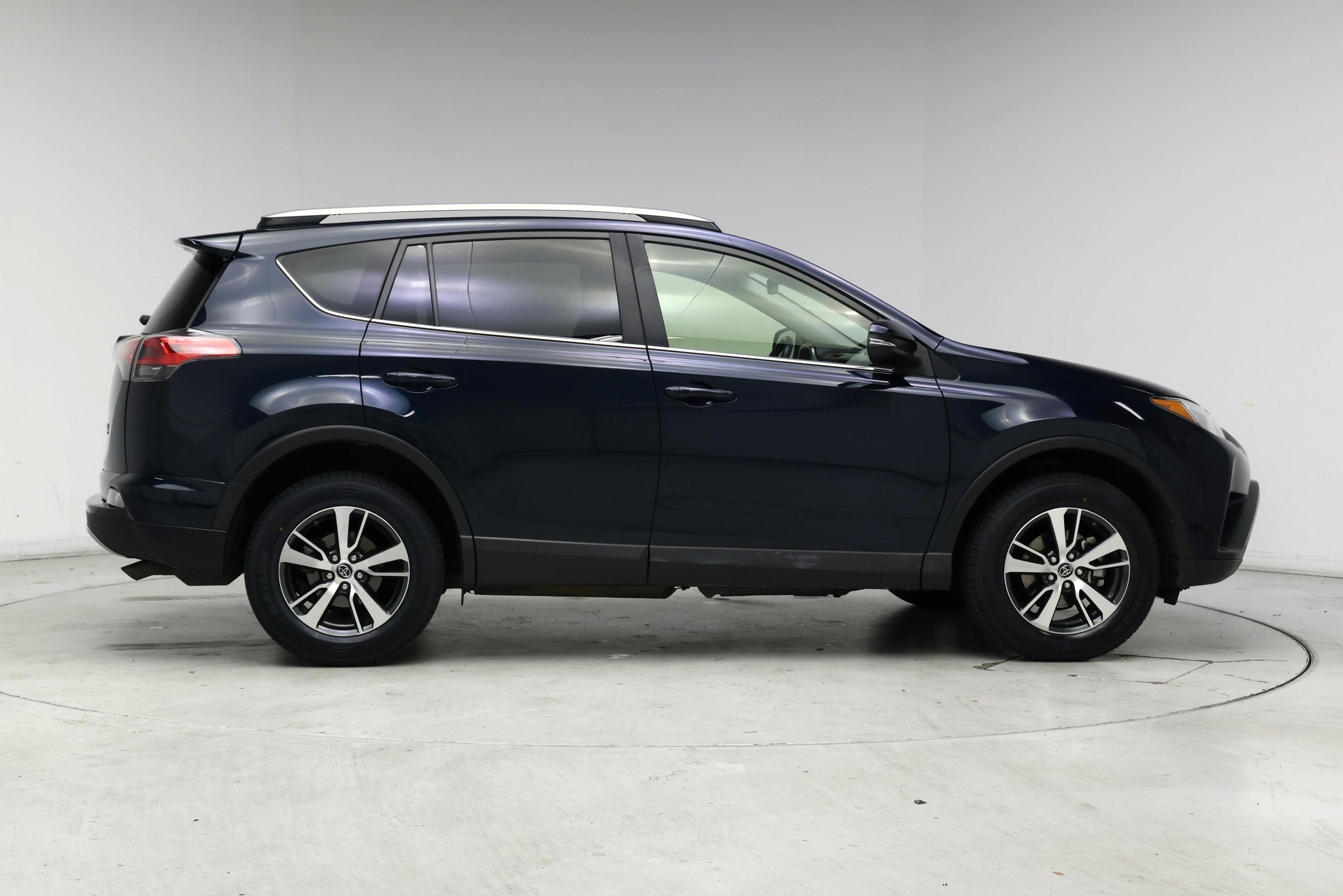 Thumbnail: 2018 Toyota RAV4 - 7