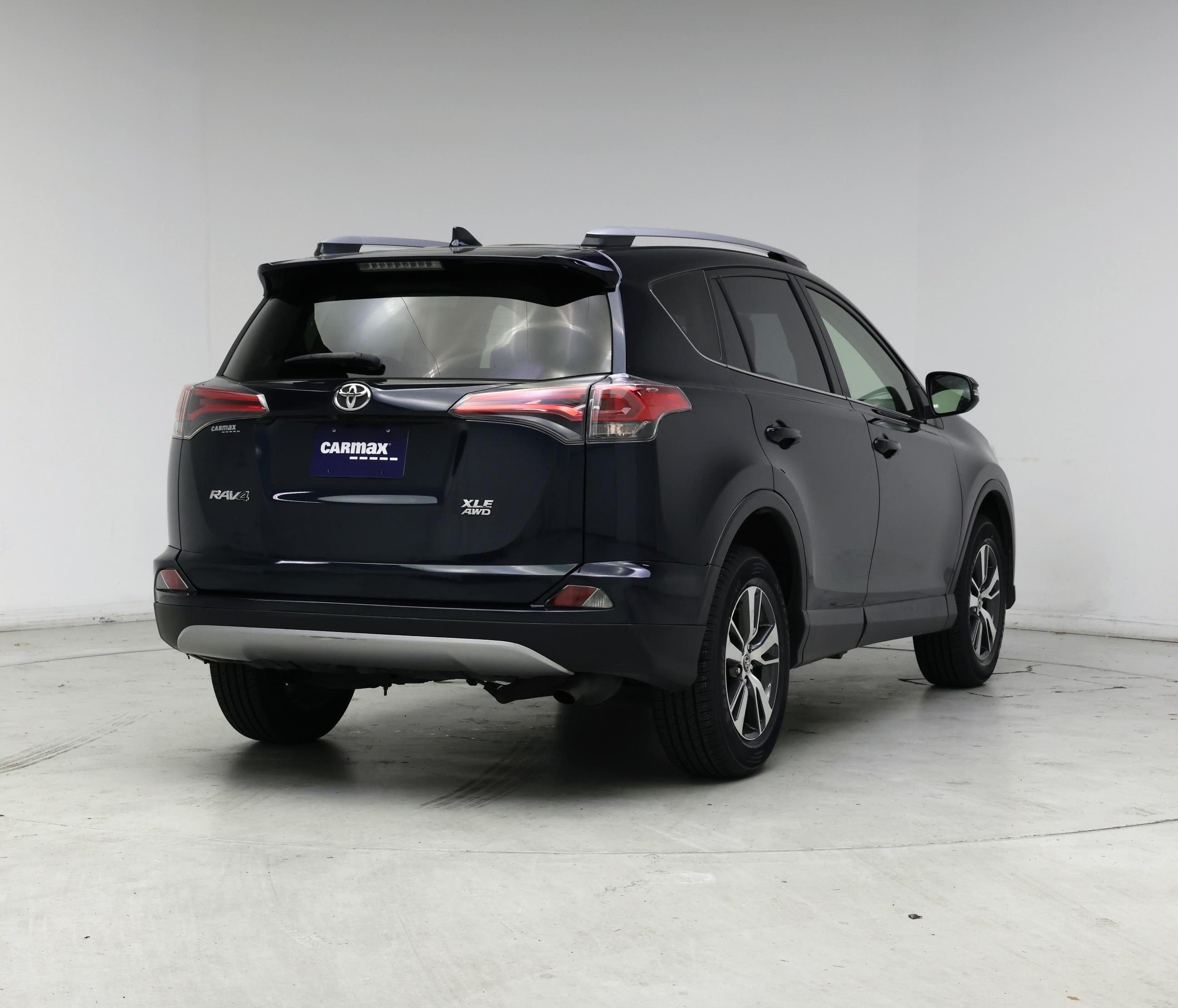 Thumbnail: 2018 Toyota RAV4 - 8
