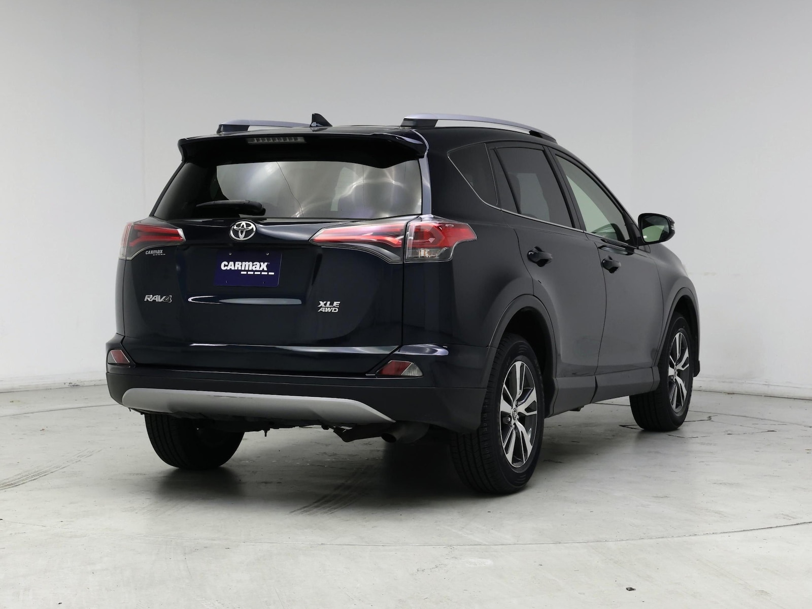 2018 Toyota RAV4 XLE - Photo 9