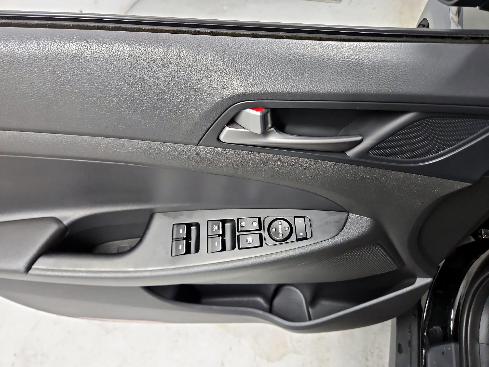 Thumbnail: 2016 Hyundai Tucson - 12