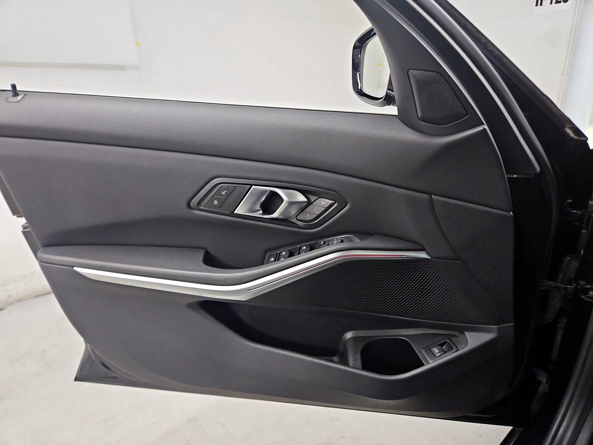 Thumbnail: 2024 BMW 3 Series - 12