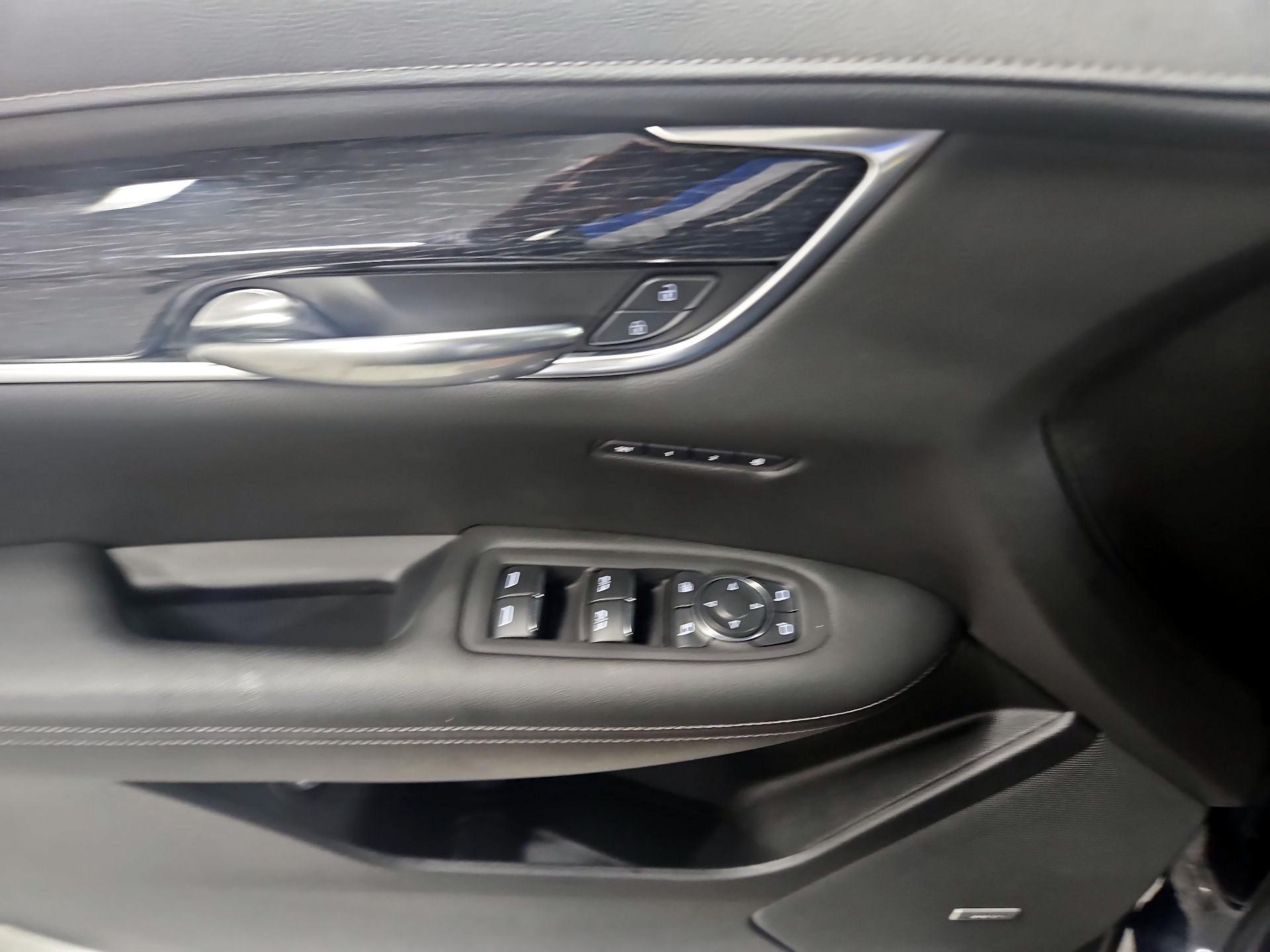 Thumbnail: 2020 Cadillac XT5 - 12