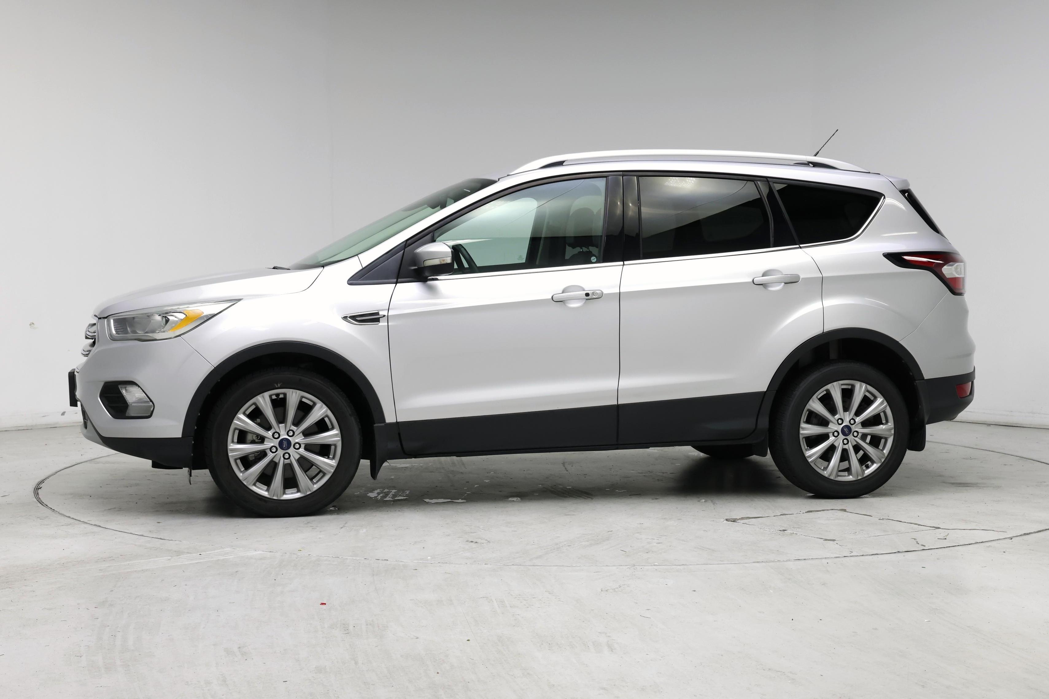 Thumbnail: 2017 Ford Escape - 3