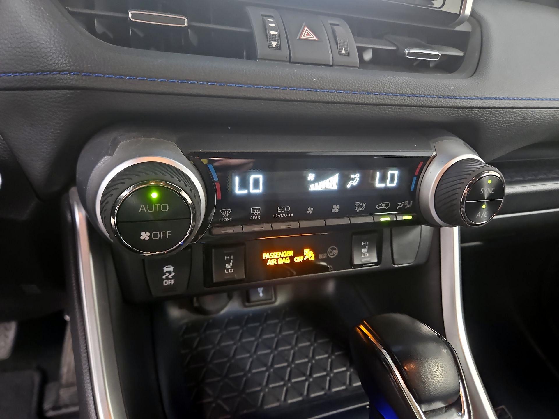 Thumbnail: 2020 Toyota RAV4 - 17