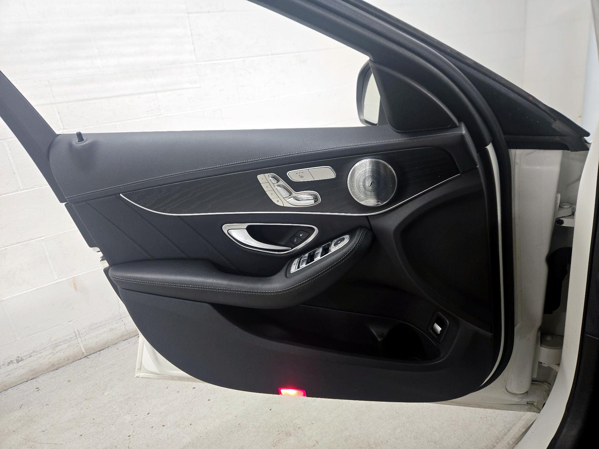 Thumbnail: 2015 Mercedes-Benz C-Class - 12