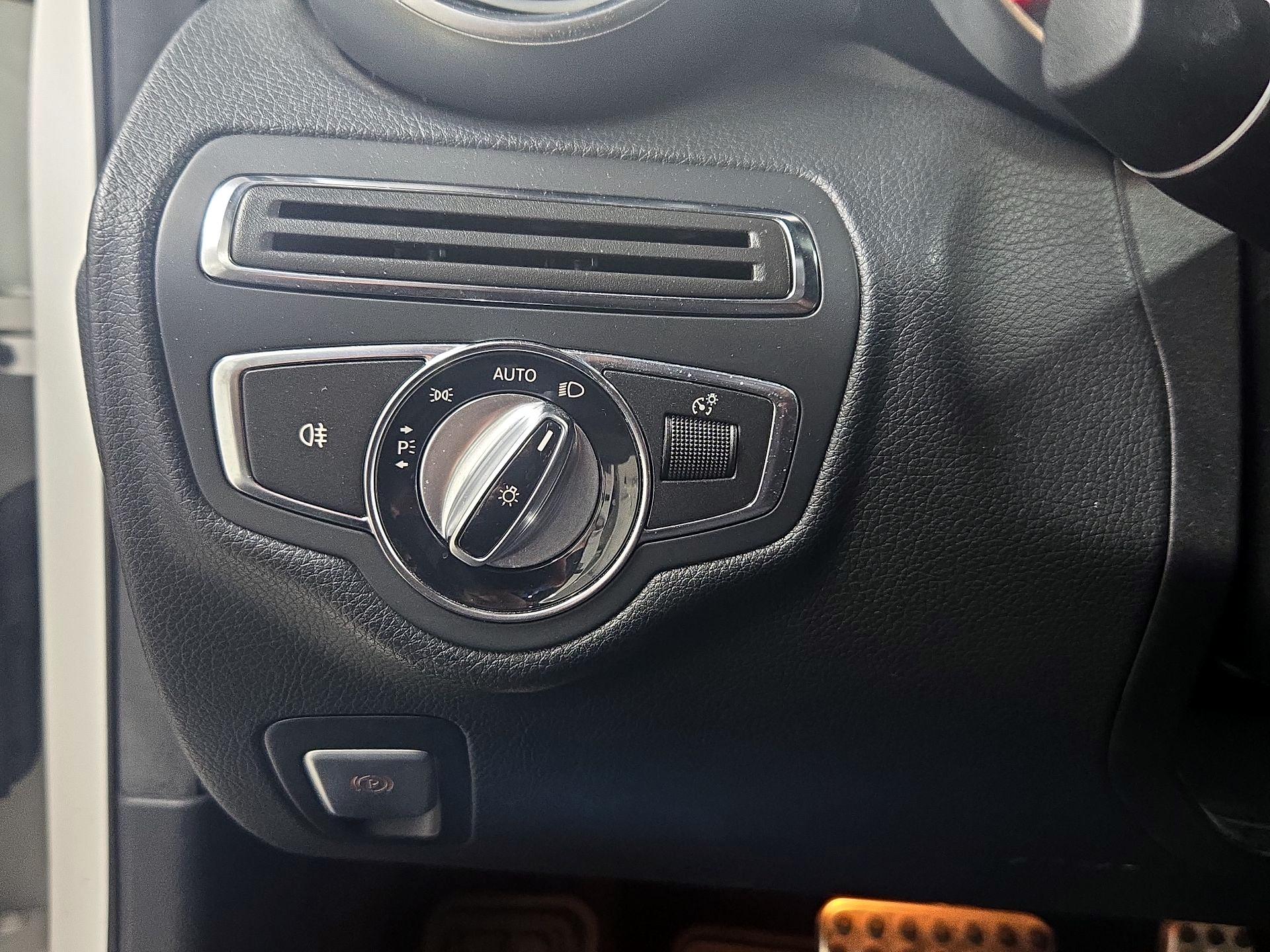 Thumbnail: 2015 Mercedes-Benz C-Class - 13