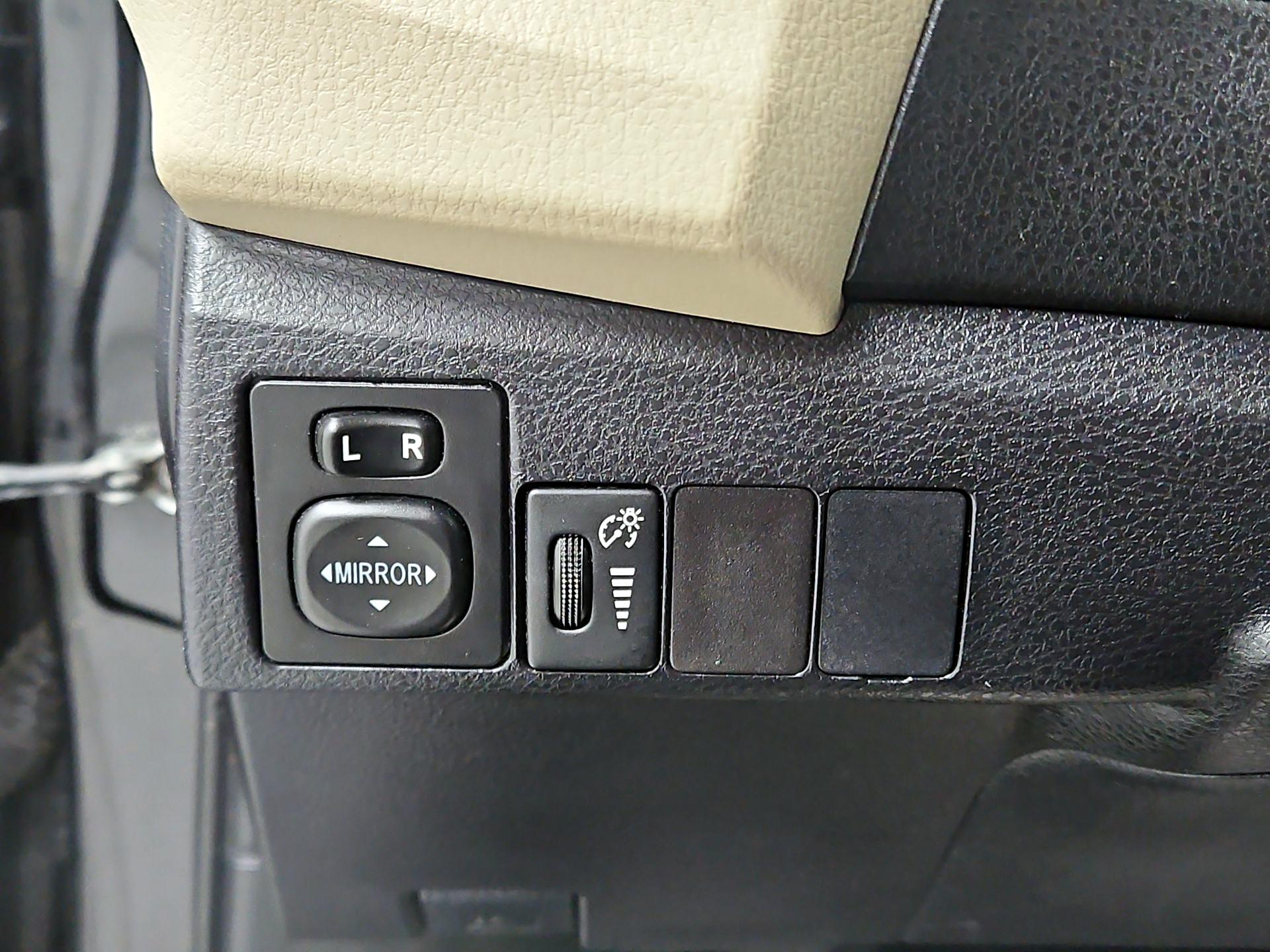 Thumbnail: 2014 Toyota Corolla - 13