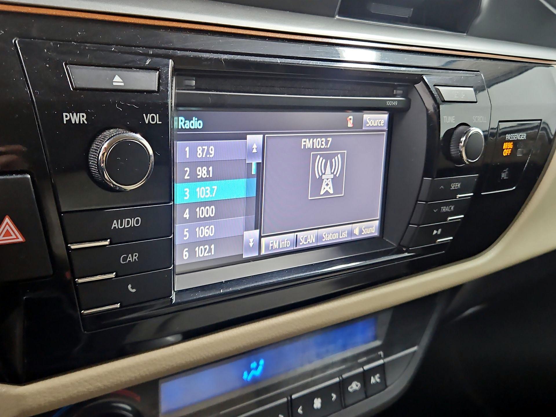 Thumbnail: 2014 Toyota Corolla - 16