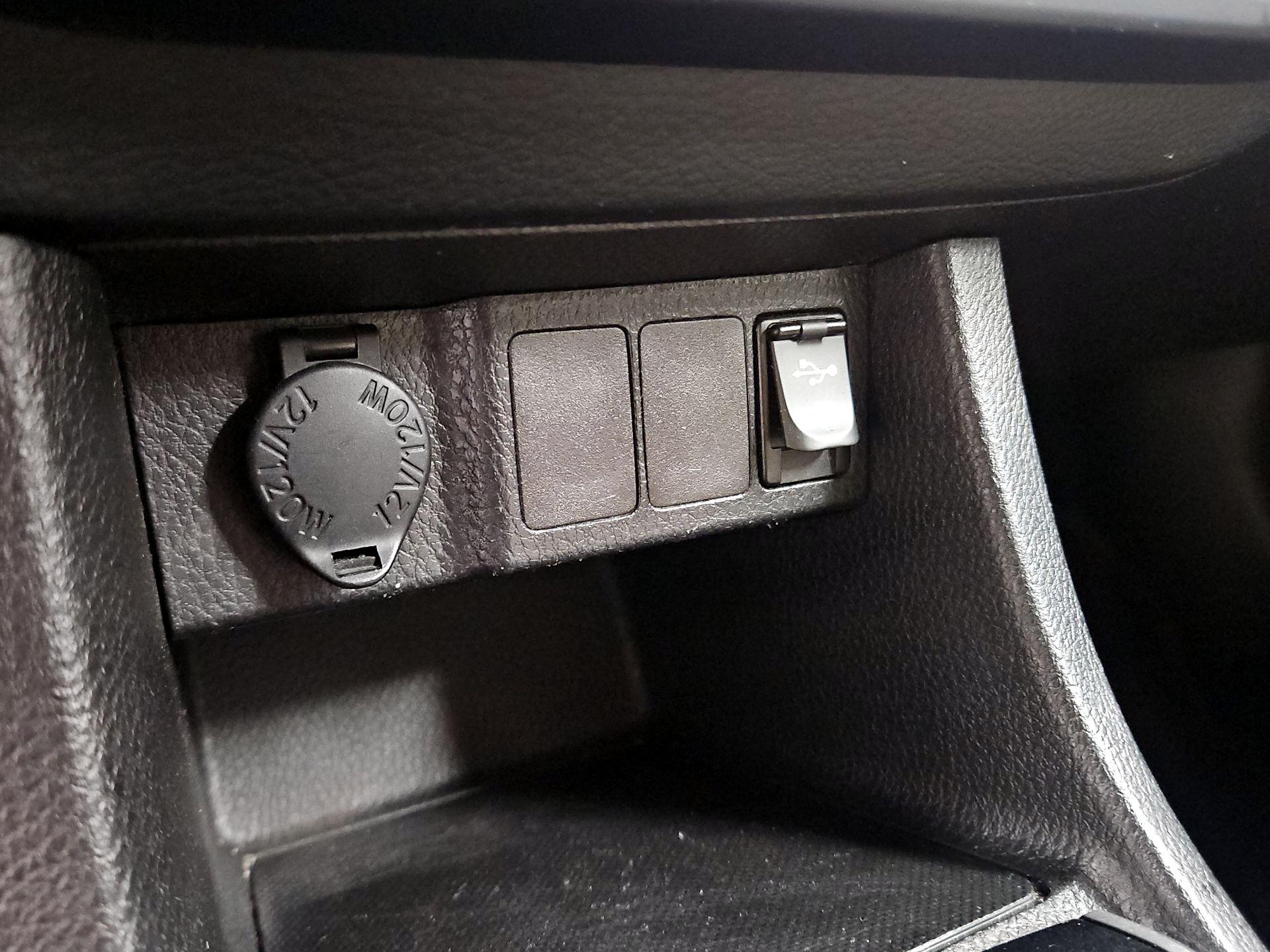 Thumbnail: 2014 Toyota Corolla - 18